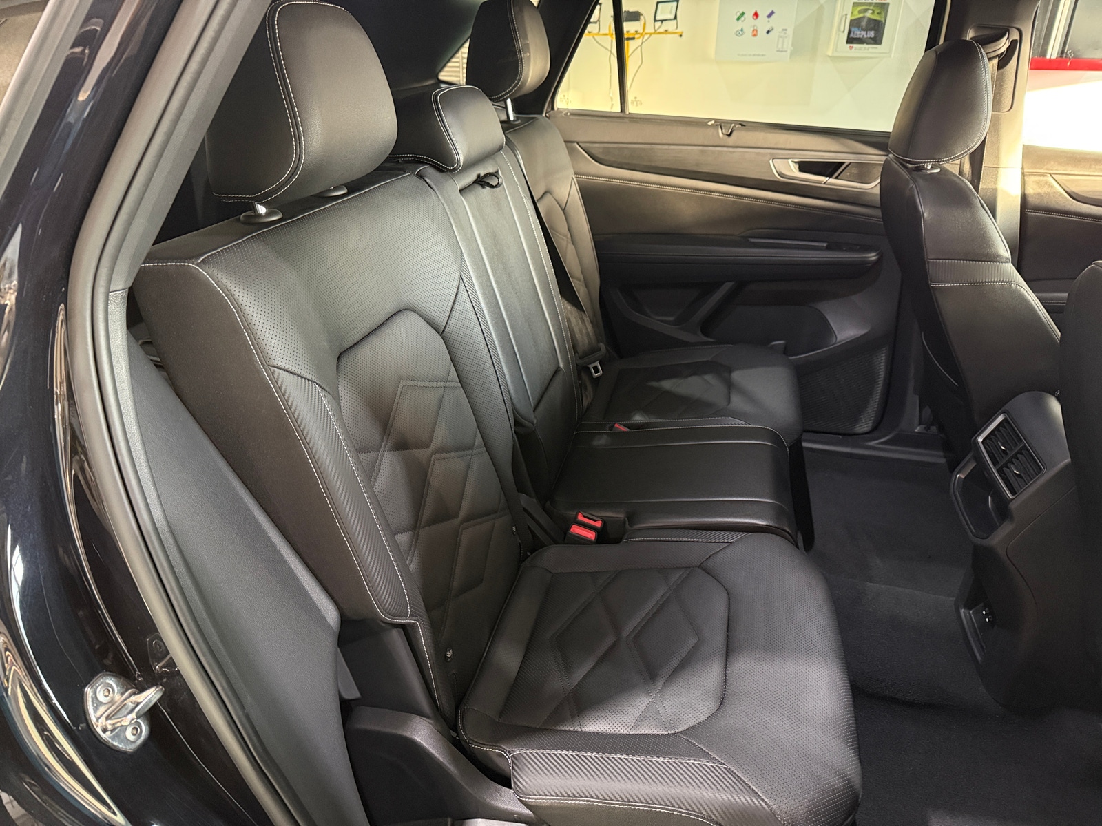 Thumbnail: 2025 Volkswagen Atlas - 5