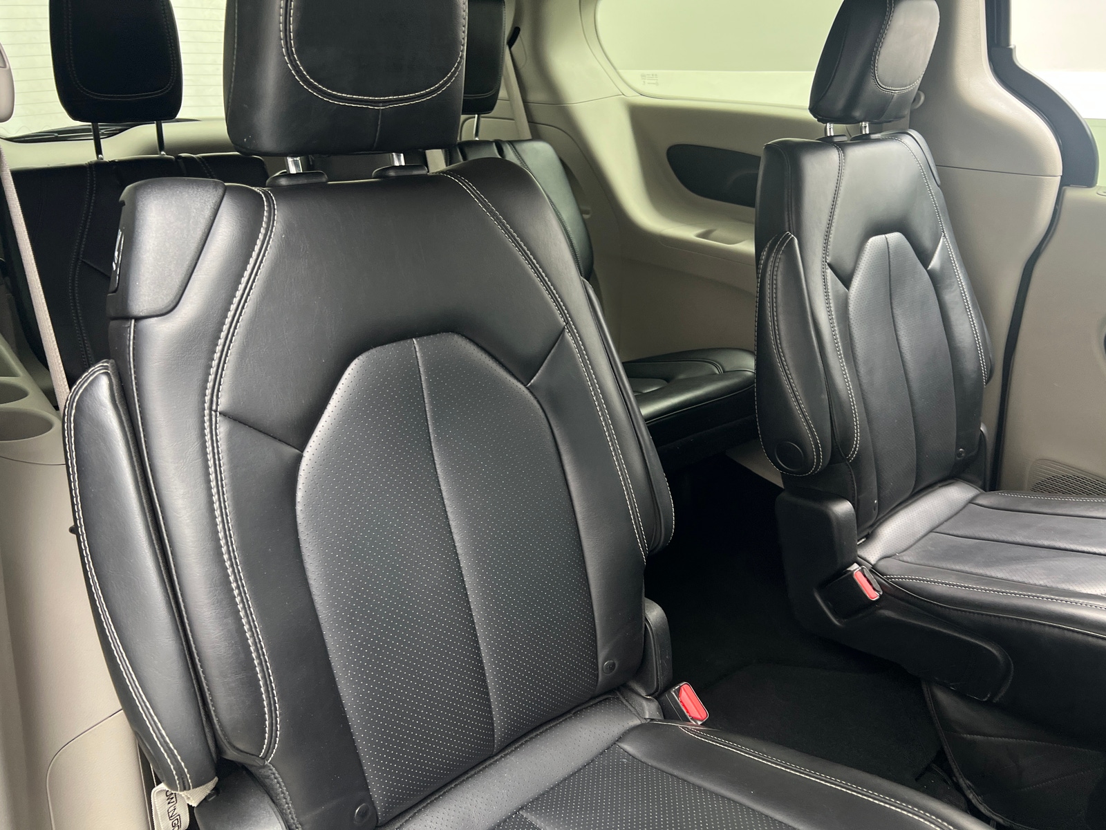 Thumbnail: 2023 Chrysler Pacifica - 5