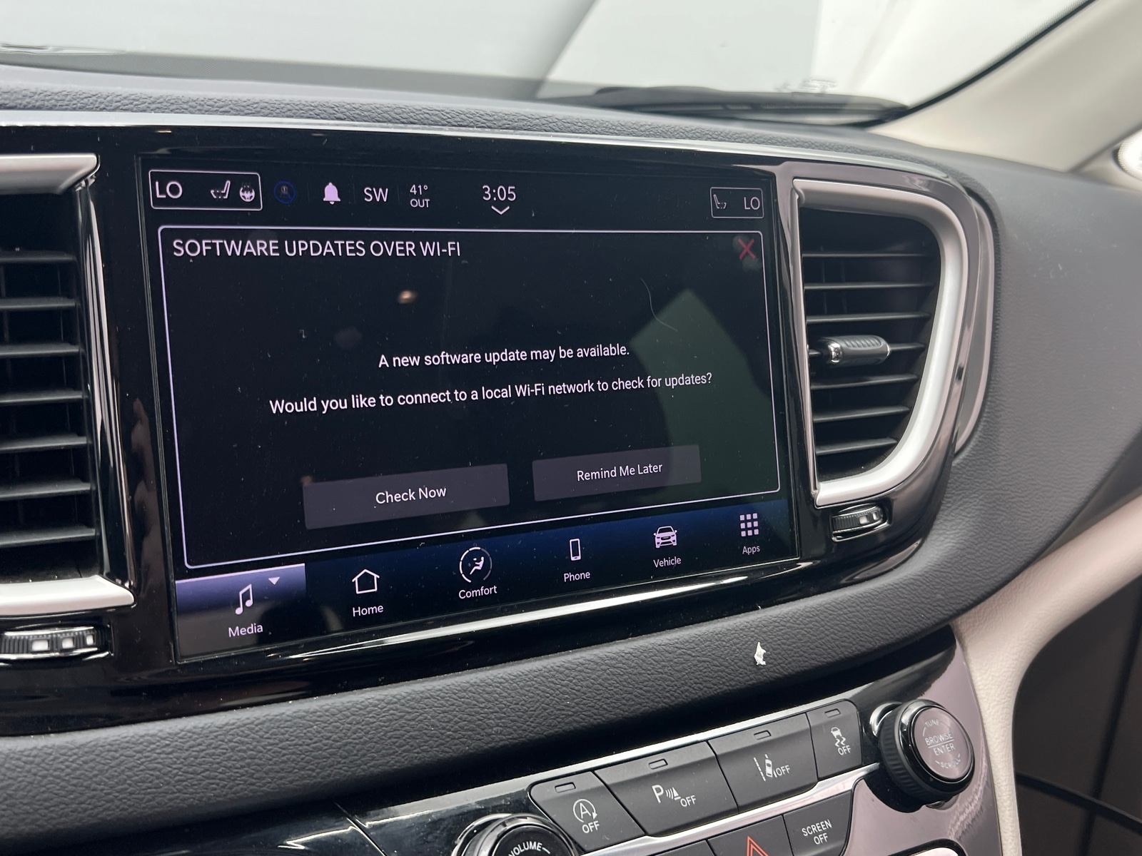 Thumbnail: 2023 Chrysler Pacifica - 3