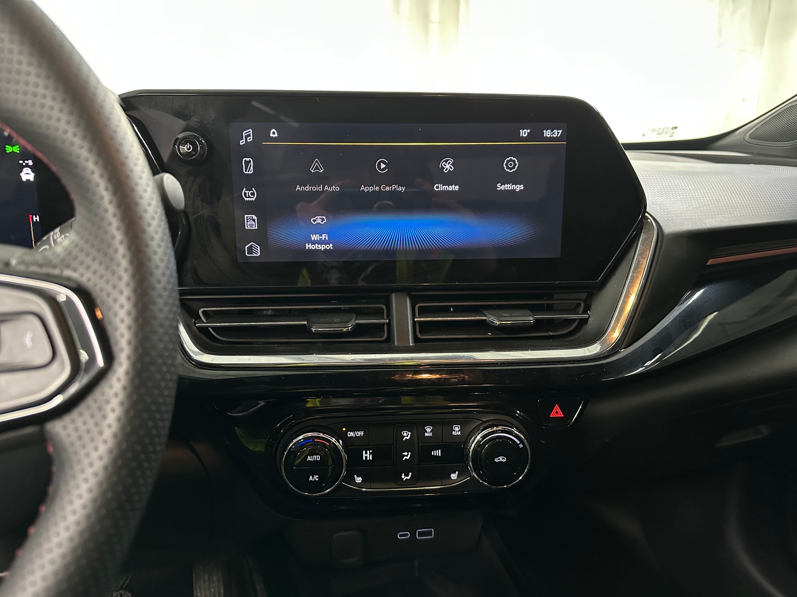 Thumbnail: 2025 Chevrolet Trax - 3