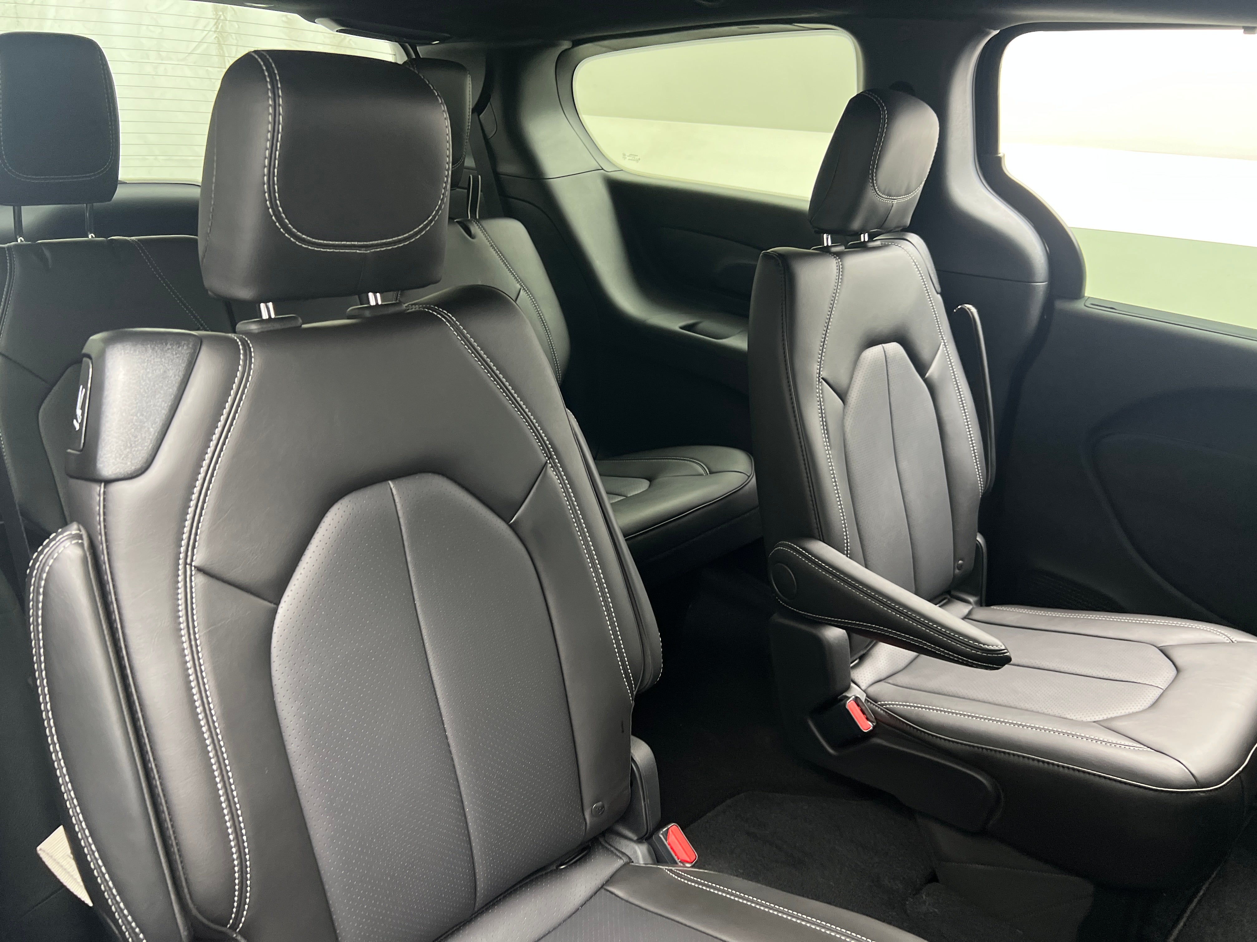 2026 Chrysler Pacifica Select AWD's photo