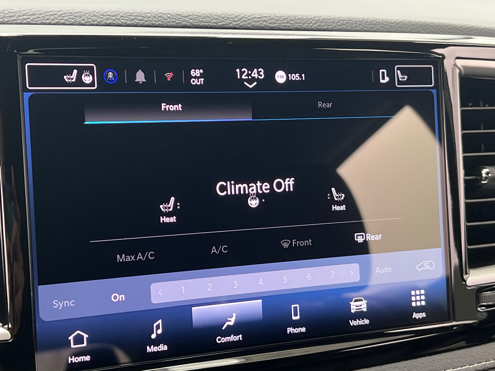 Thumbnail: 2026 Chrysler Pacifica - 3