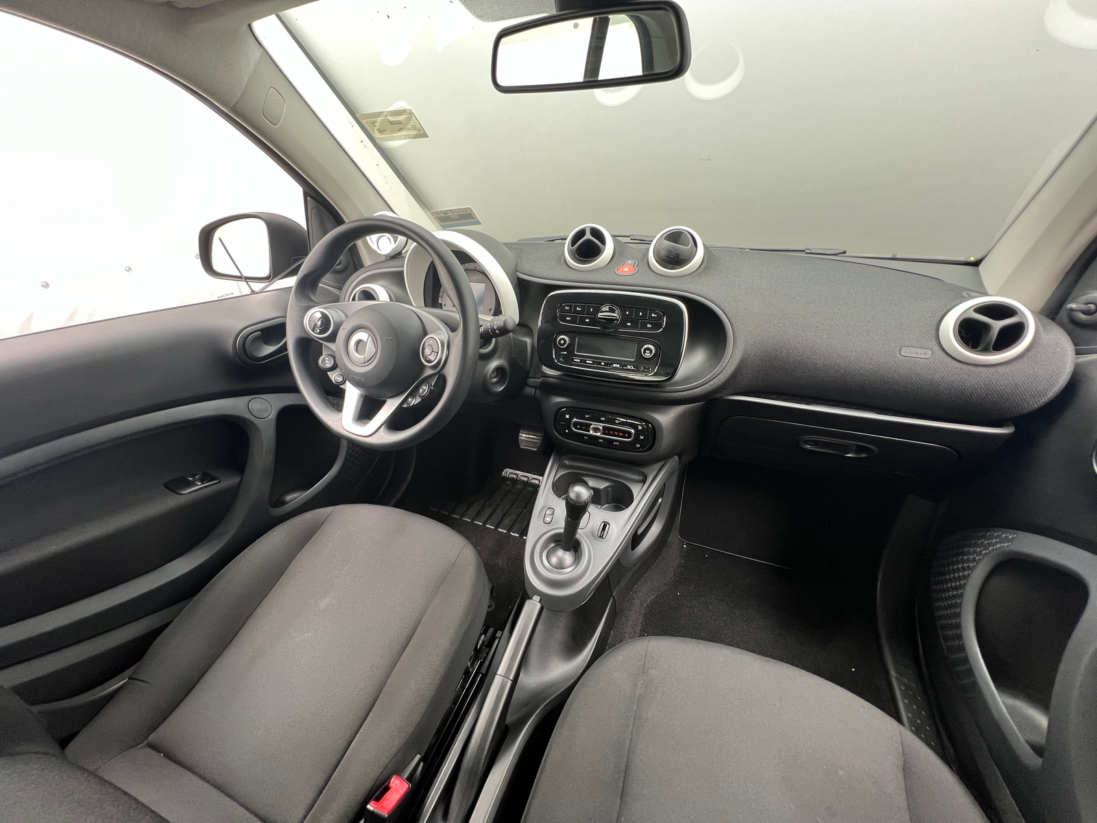 Thumbnail: 2018 smart fortwo - 3