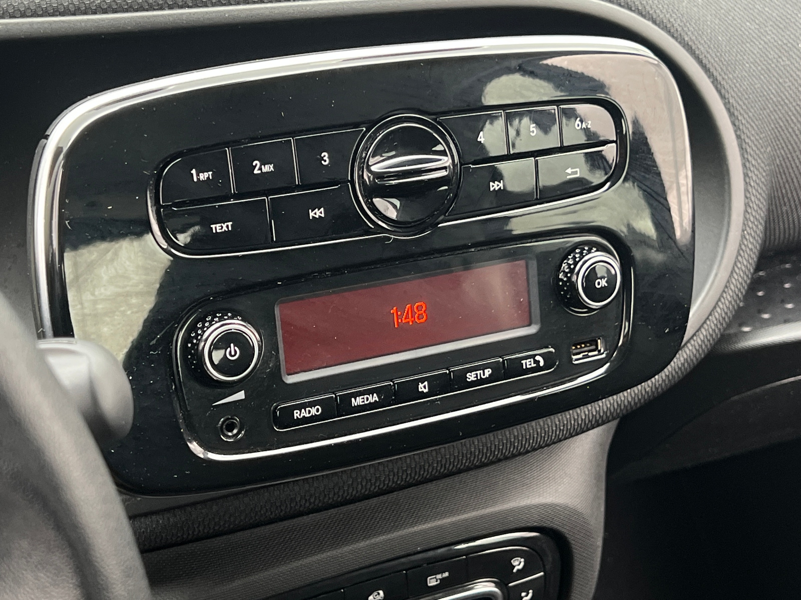 Thumbnail: 2018 smart fortwo - 4