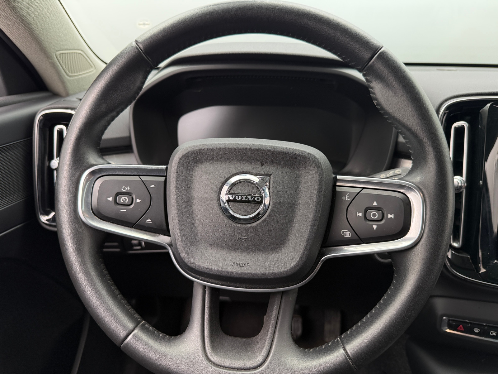 Thumbnail: 2019 Volvo XC40 - 4