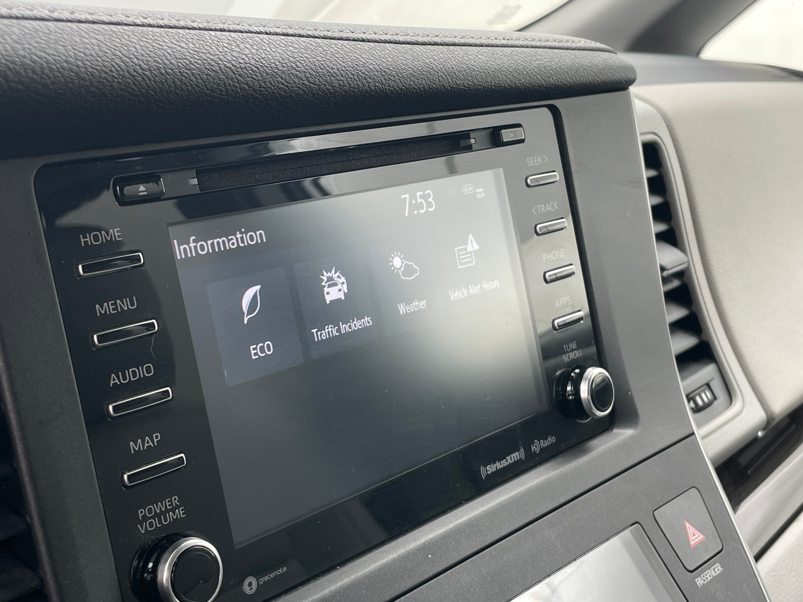 Thumbnail: 2020 Toyota Sienna - 3