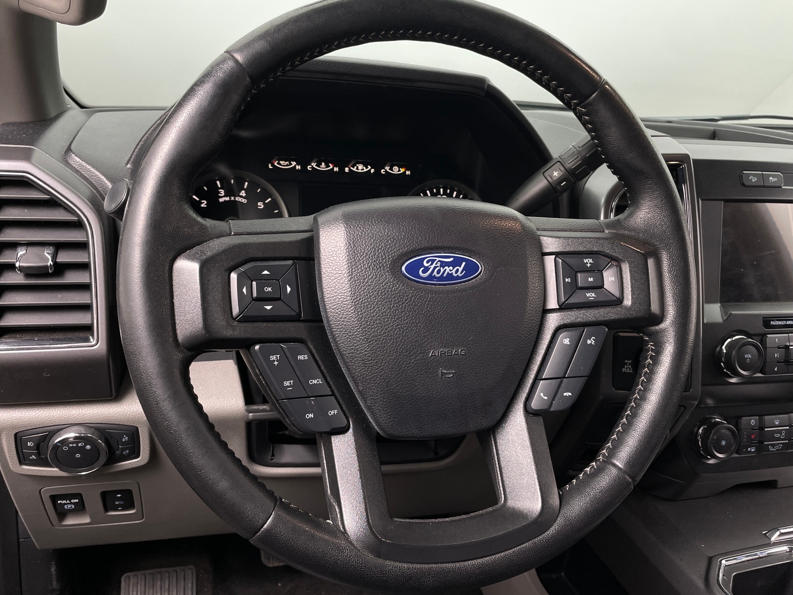 Thumbnail: 2019 Ford Econoline - 5