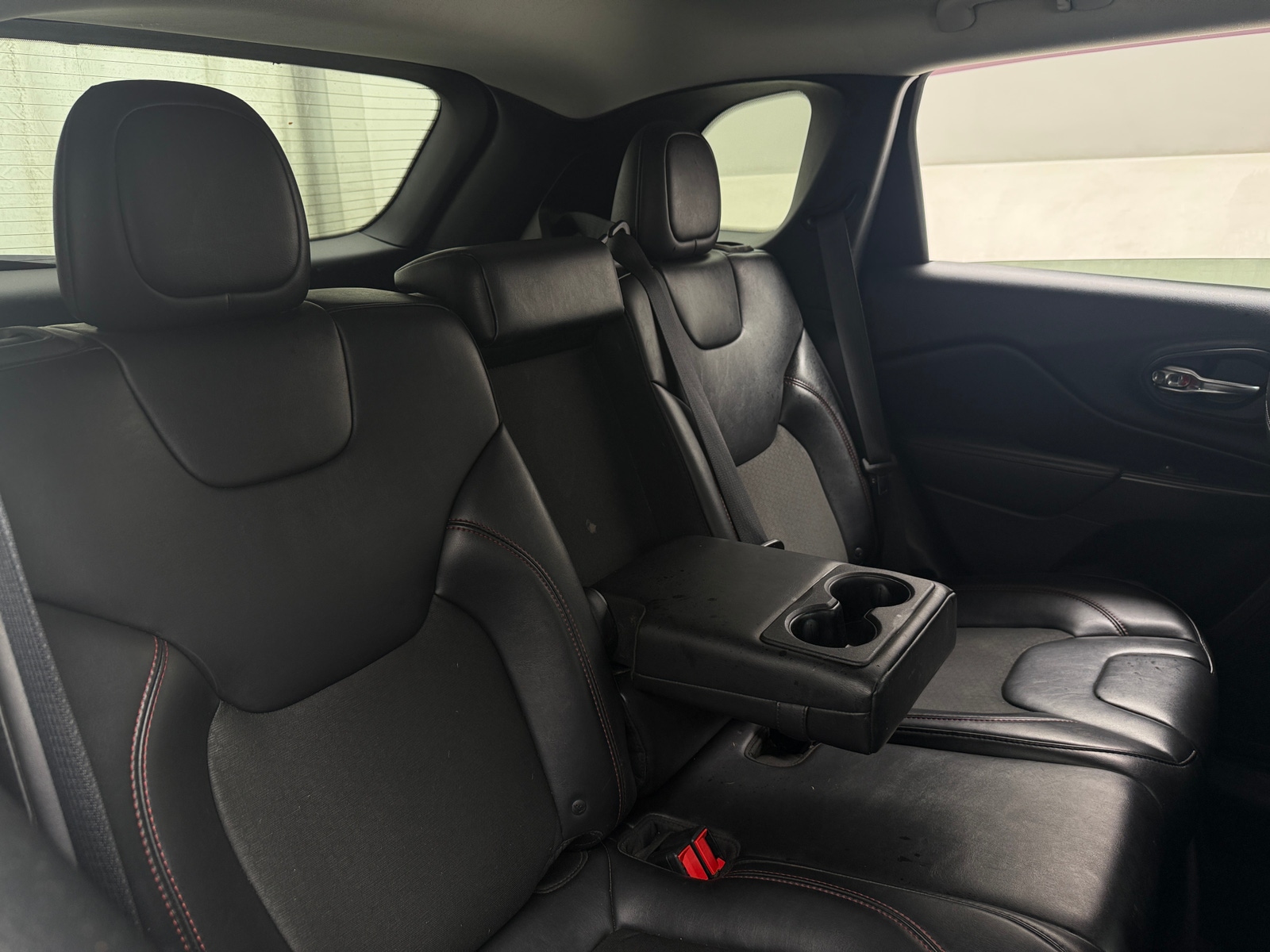 Thumbnail: 2019 Jeep Cherokee - 6