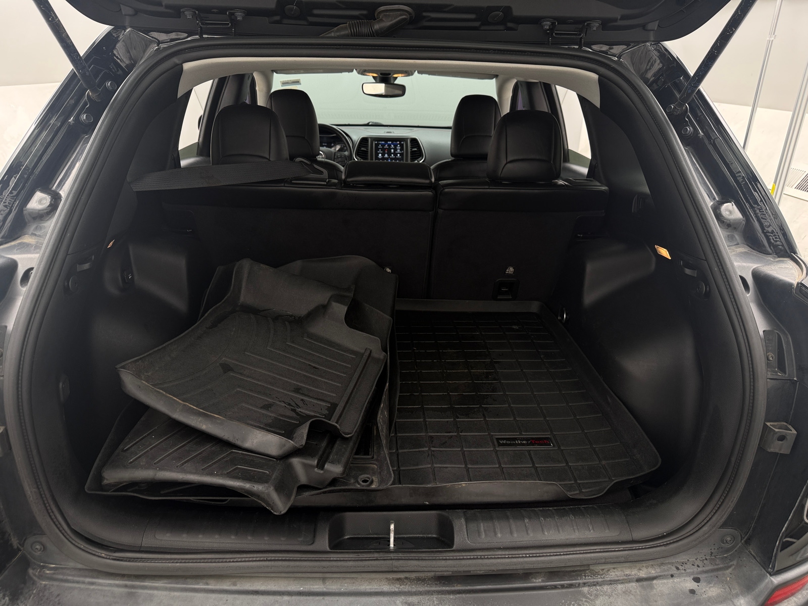 Thumbnail: 2019 Jeep Cherokee - 7