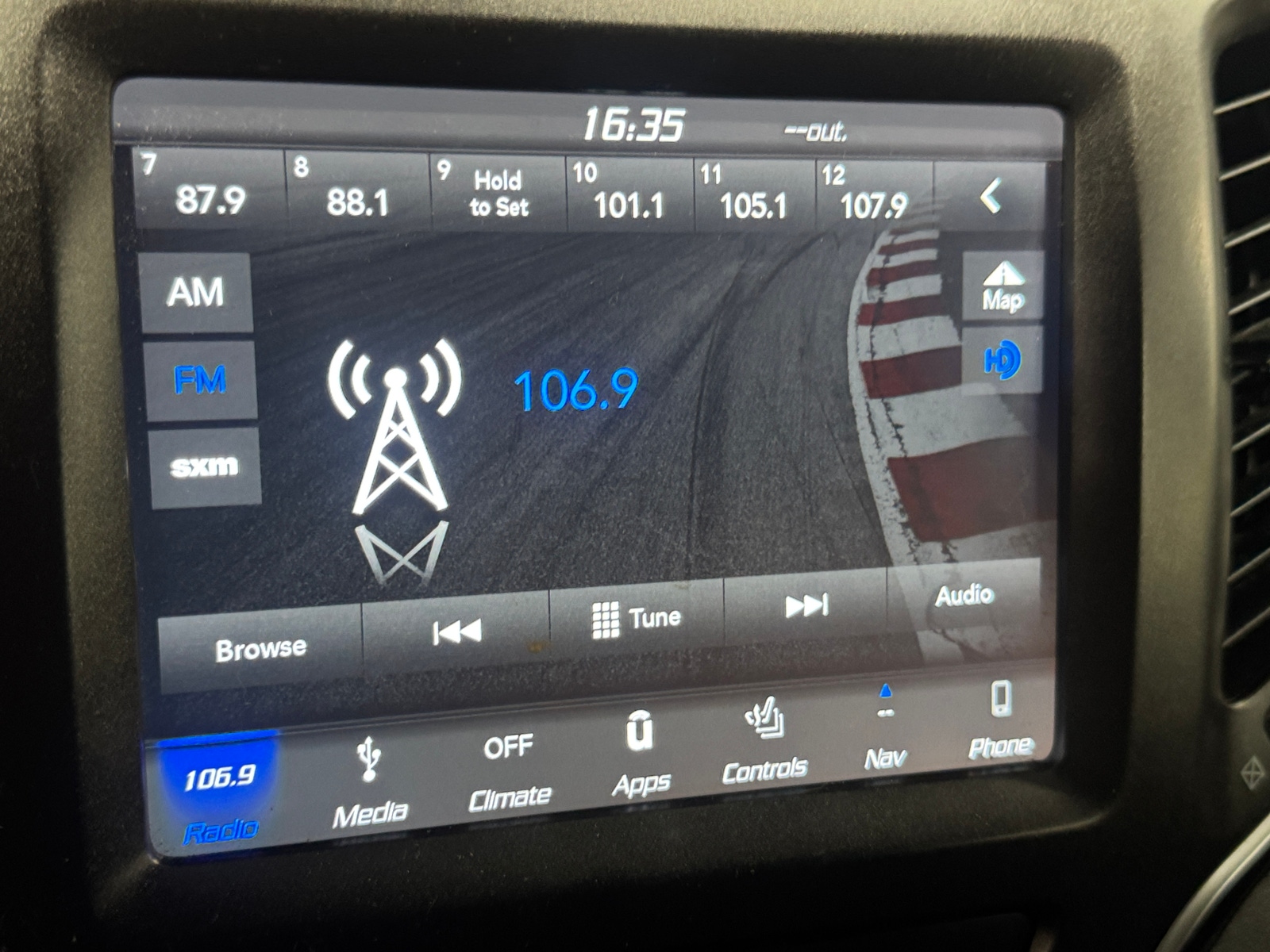 Thumbnail: 2019 Jeep Cherokee - 4