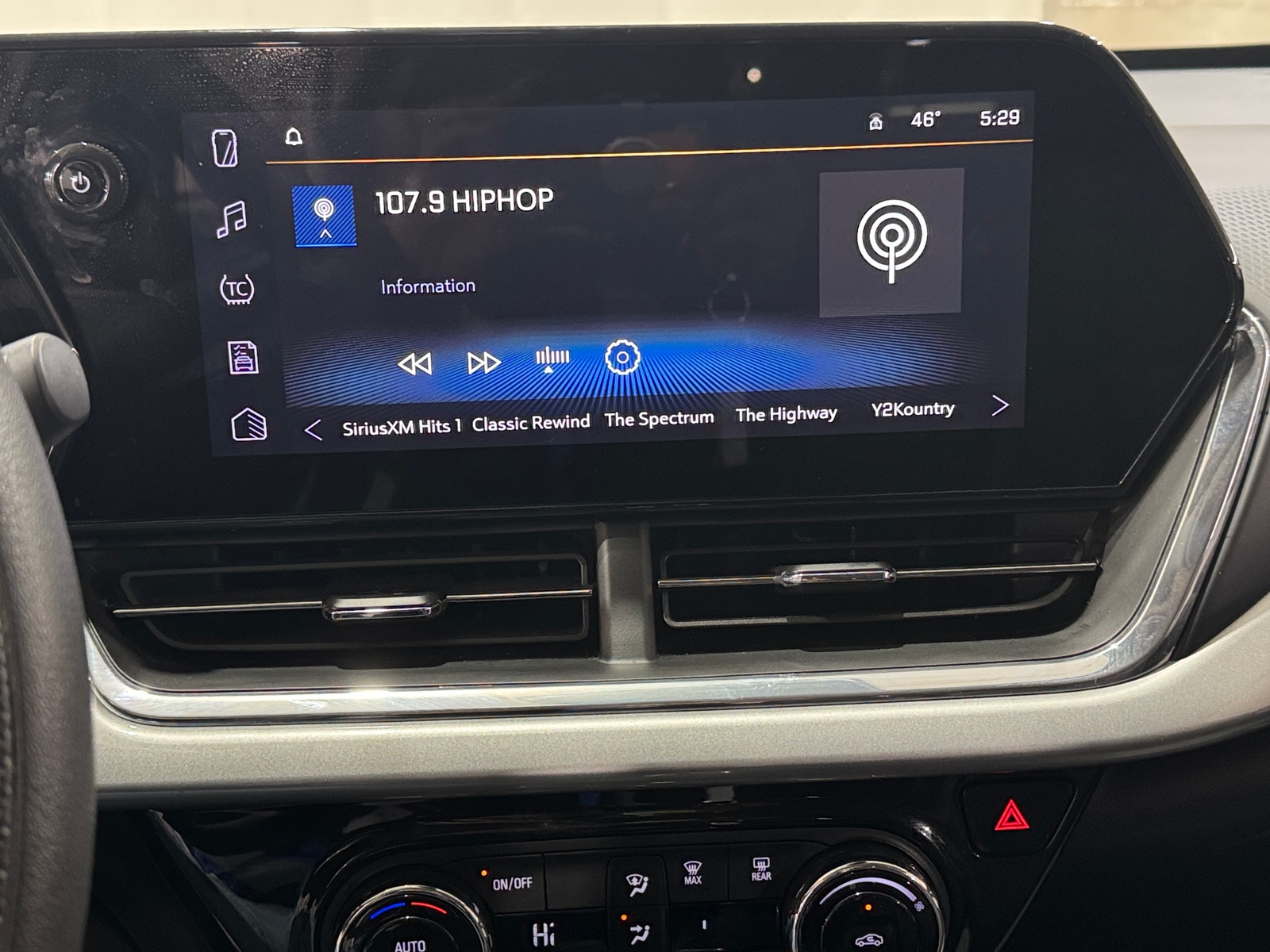 Thumbnail: 2025 Chevrolet Trax - 4