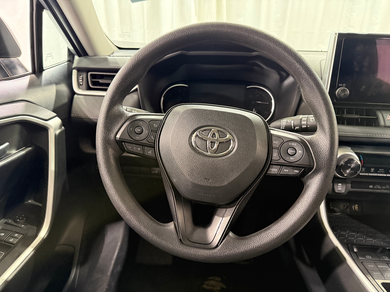 Thumbnail: 2025 Toyota RAV4 - 5