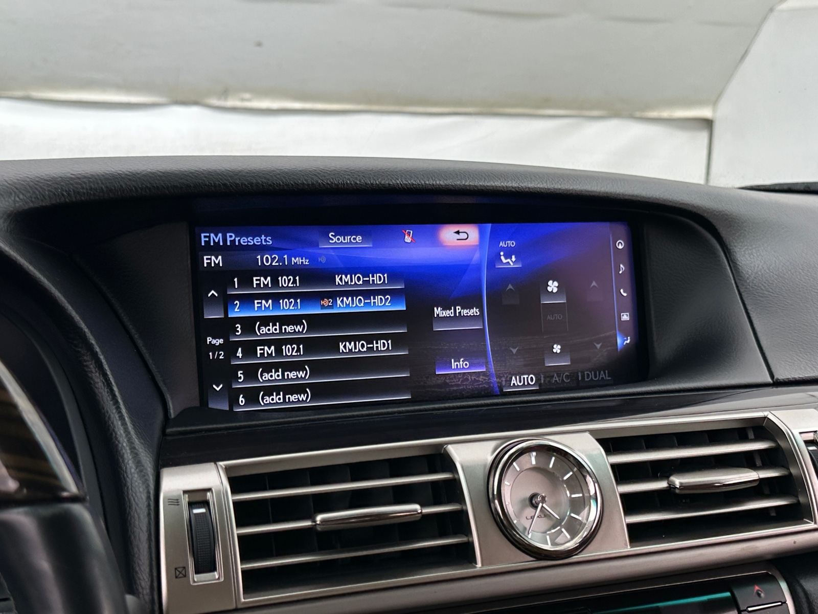 Thumbnail: 2017 Lexus LS - 3