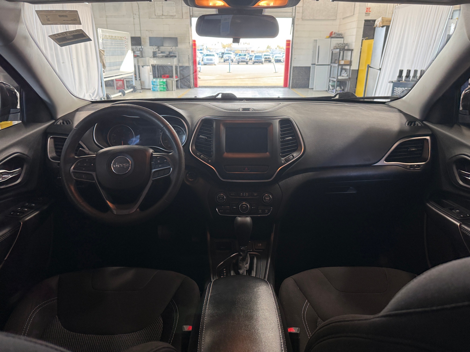 Thumbnail: 2020 Jeep Cherokee - 3