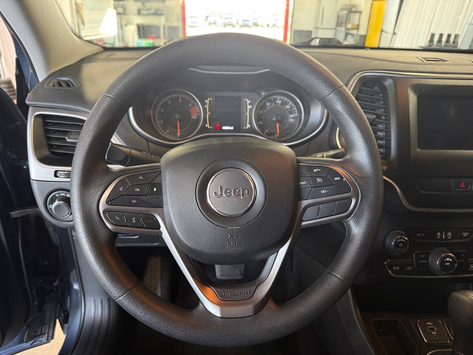 Thumbnail: 2020 Jeep Cherokee - 5