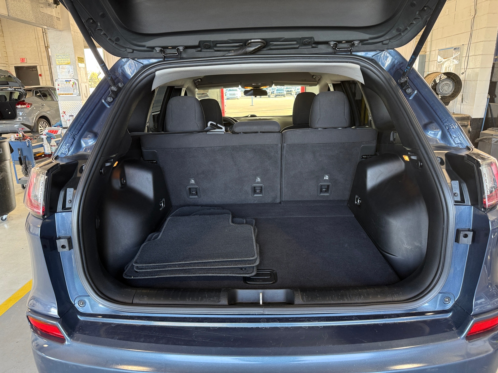 Thumbnail: 2020 Jeep Cherokee - 7