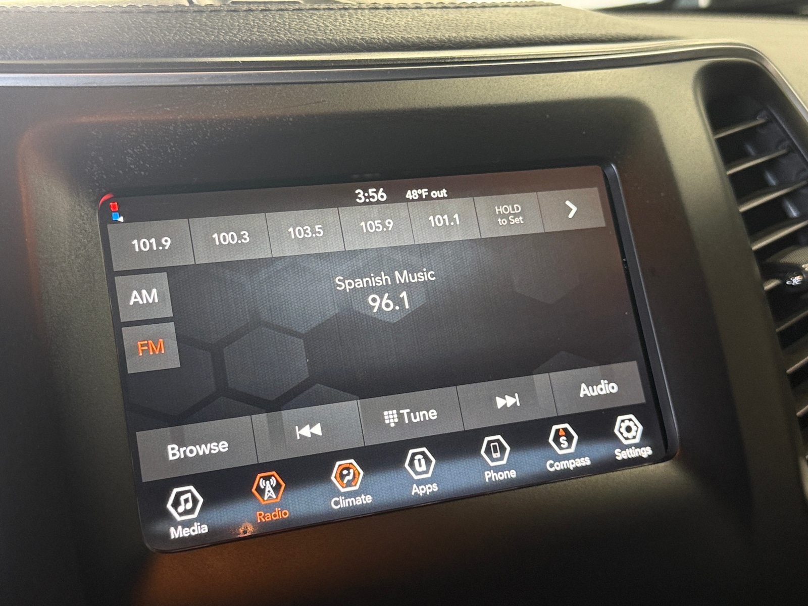 Thumbnail: 2020 Jeep Cherokee - 4