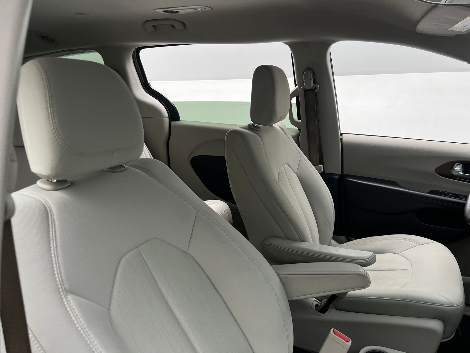 Thumbnail: 2017 Chrysler Pacifica - 2