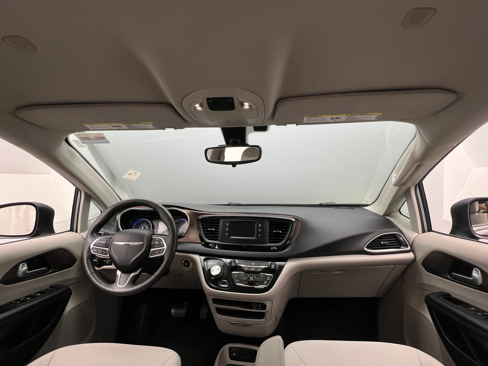 Thumbnail: 2017 Chrysler Pacifica - 3