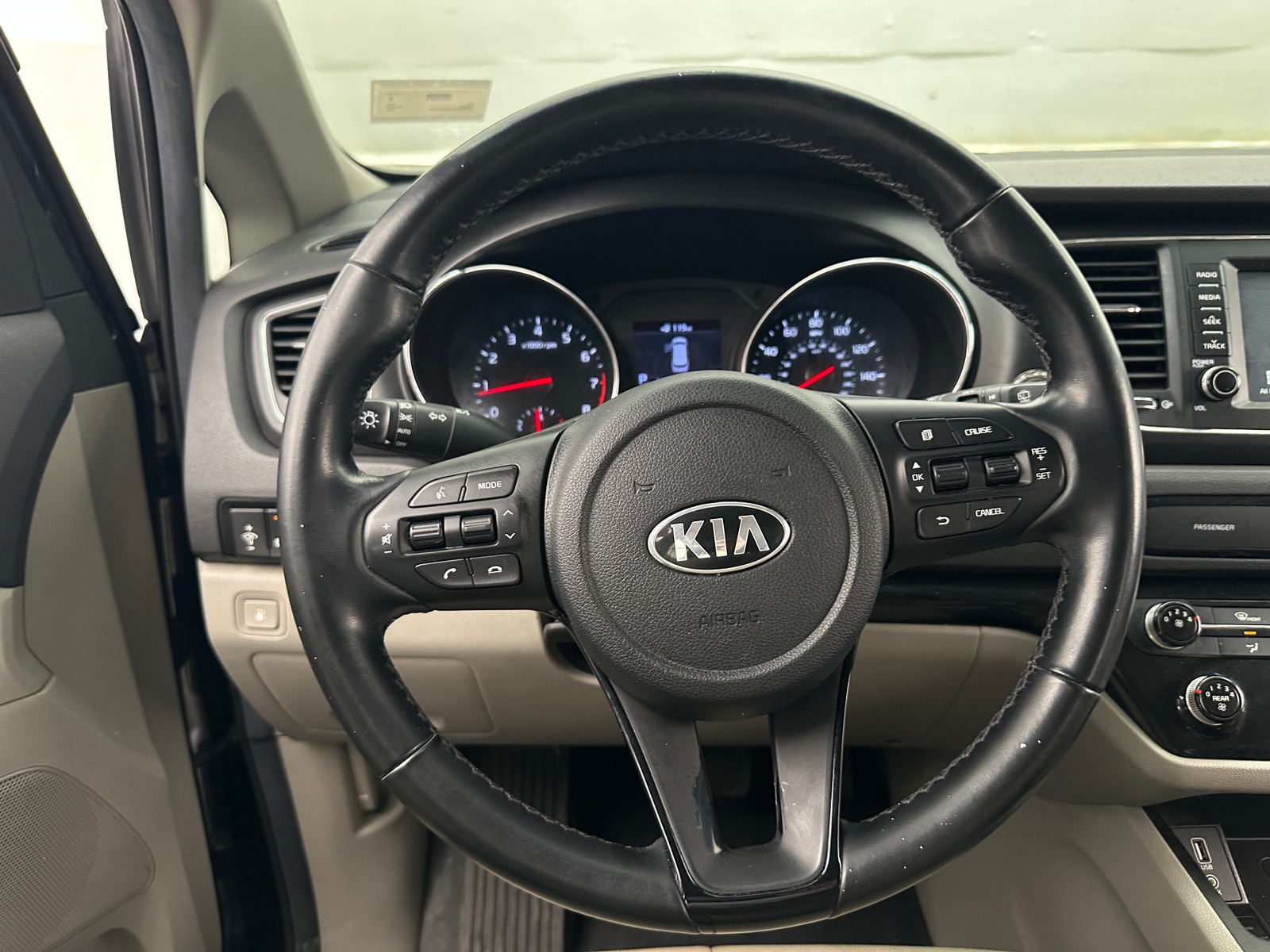 Thumbnail: 2019 Kia Sedona - 4