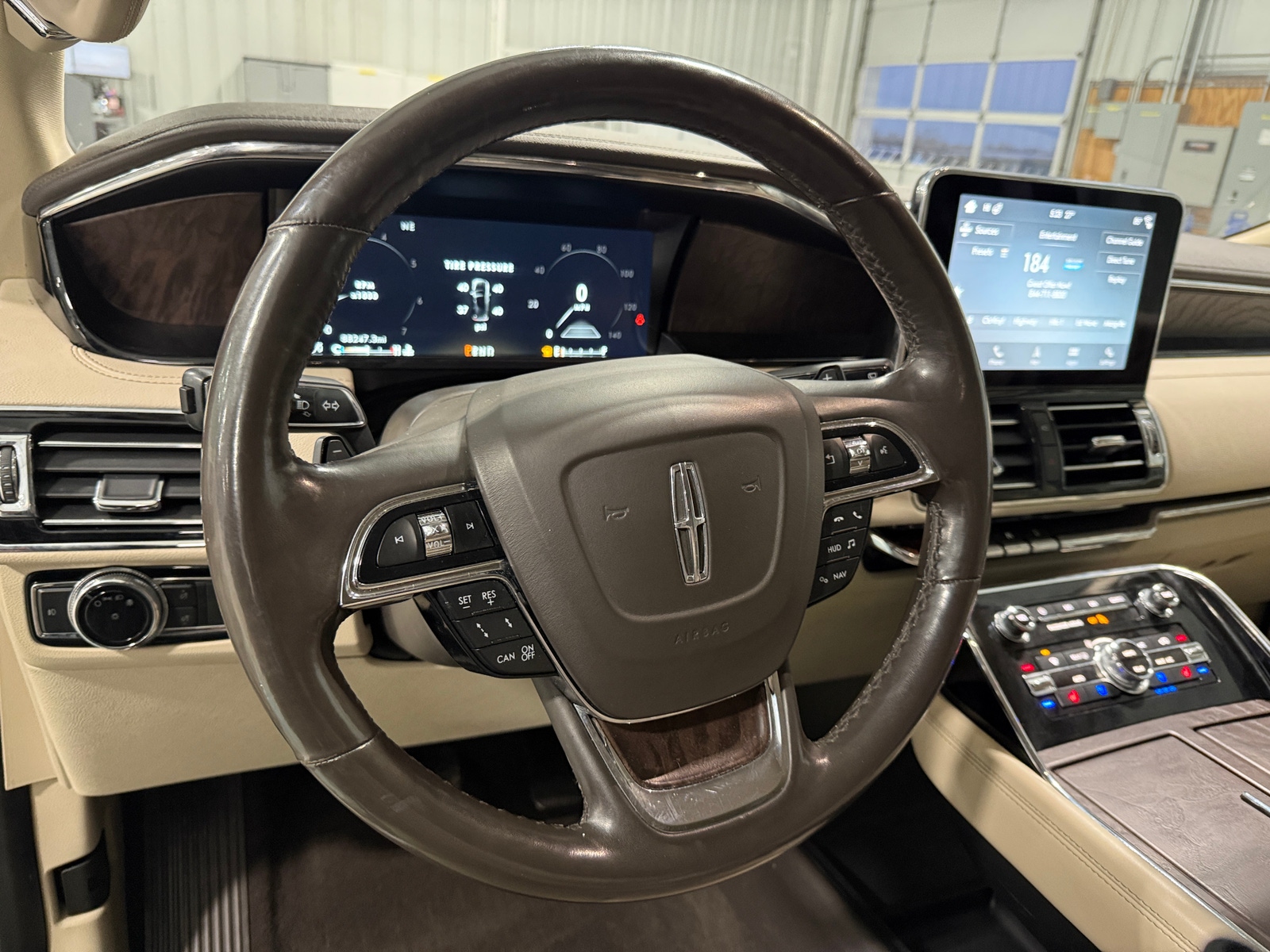 Thumbnail: 2019 Lincoln Navigator - 4