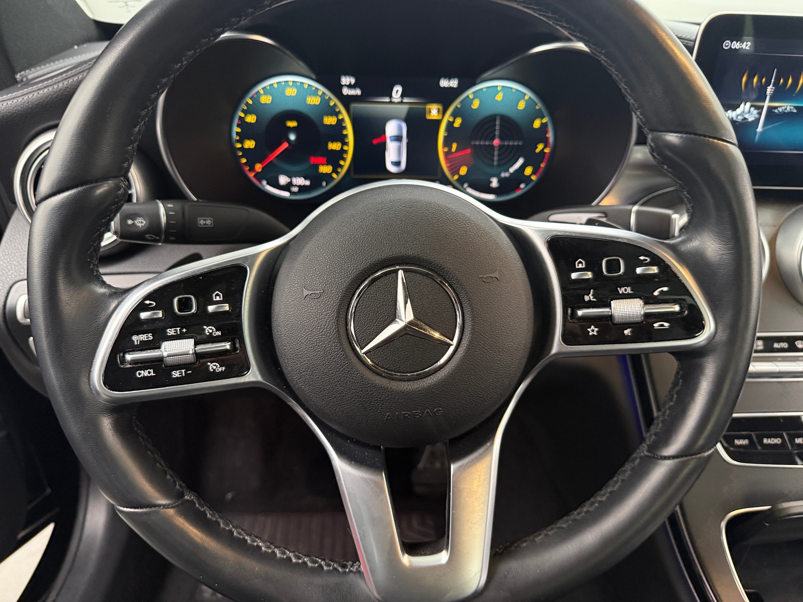 Thumbnail: 2023 Mercedes-Benz C-Class - 3