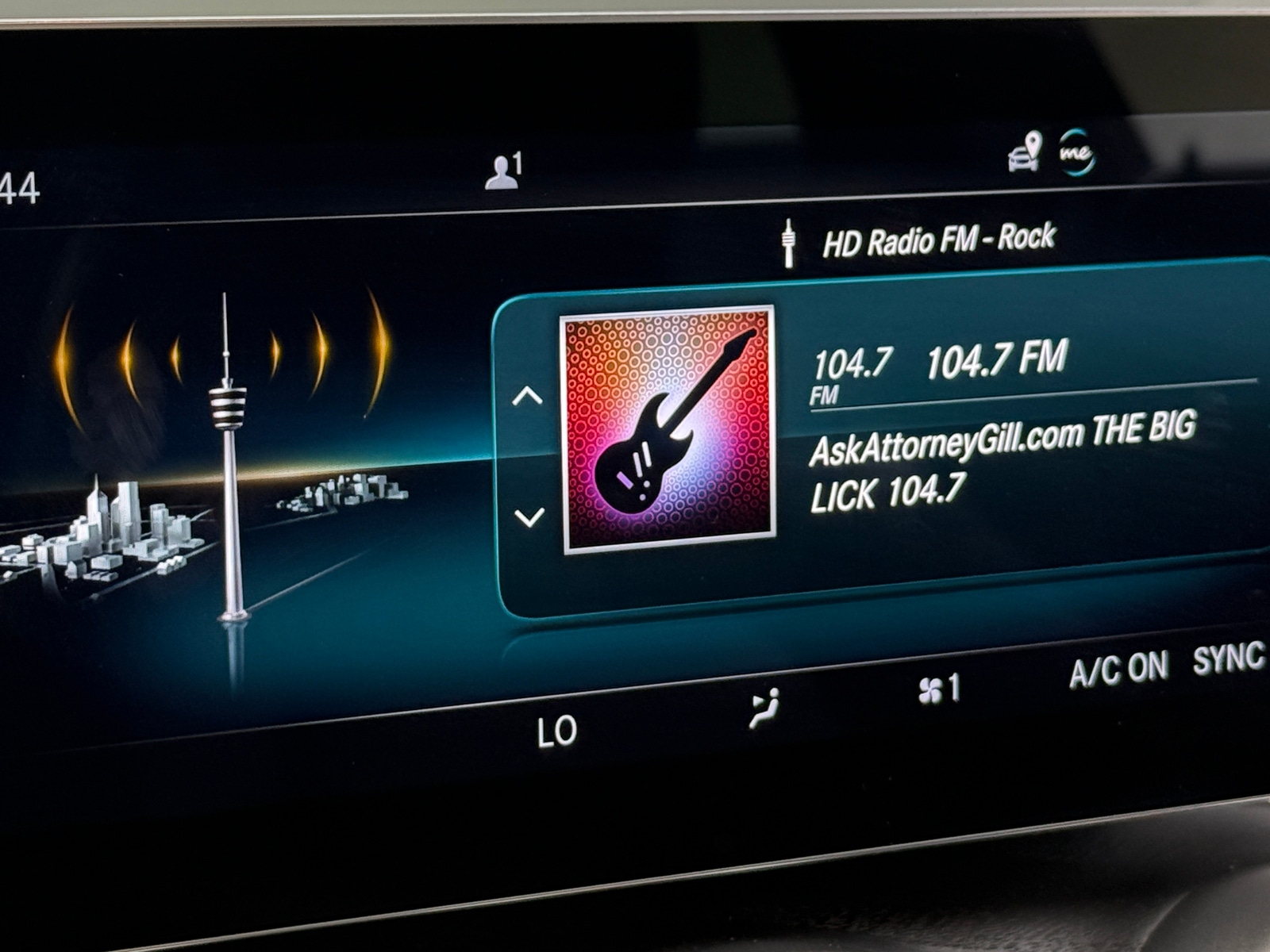 Thumbnail: 2023 Mercedes-Benz C-Class - 2