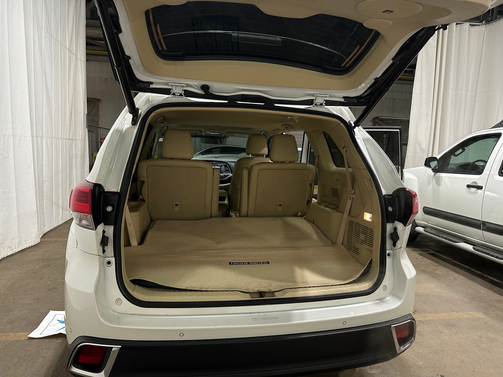 Thumbnail: 2019 Toyota Highlander - 6