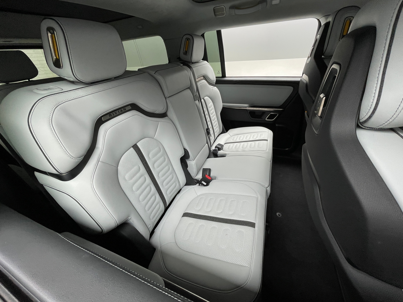 Thumbnail: 2023 Rivian R1S - 5