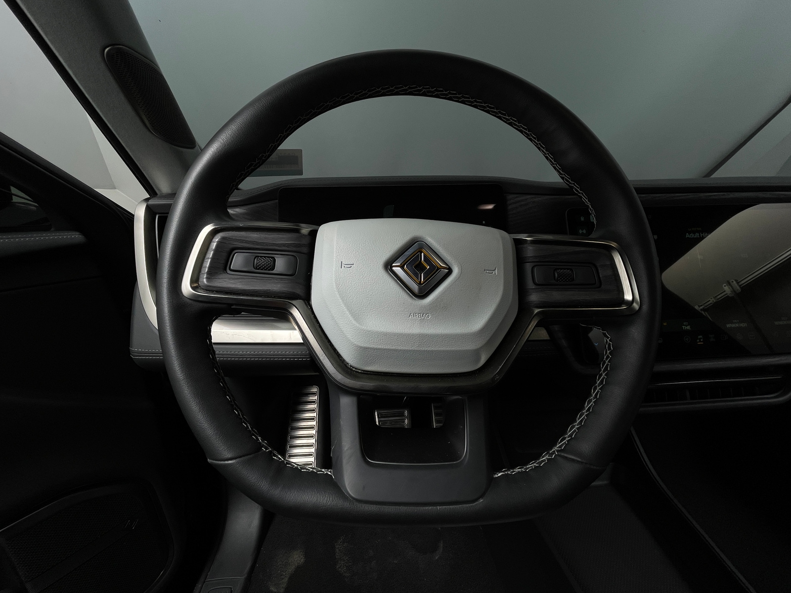 Thumbnail: 2023 Rivian R1S - 4