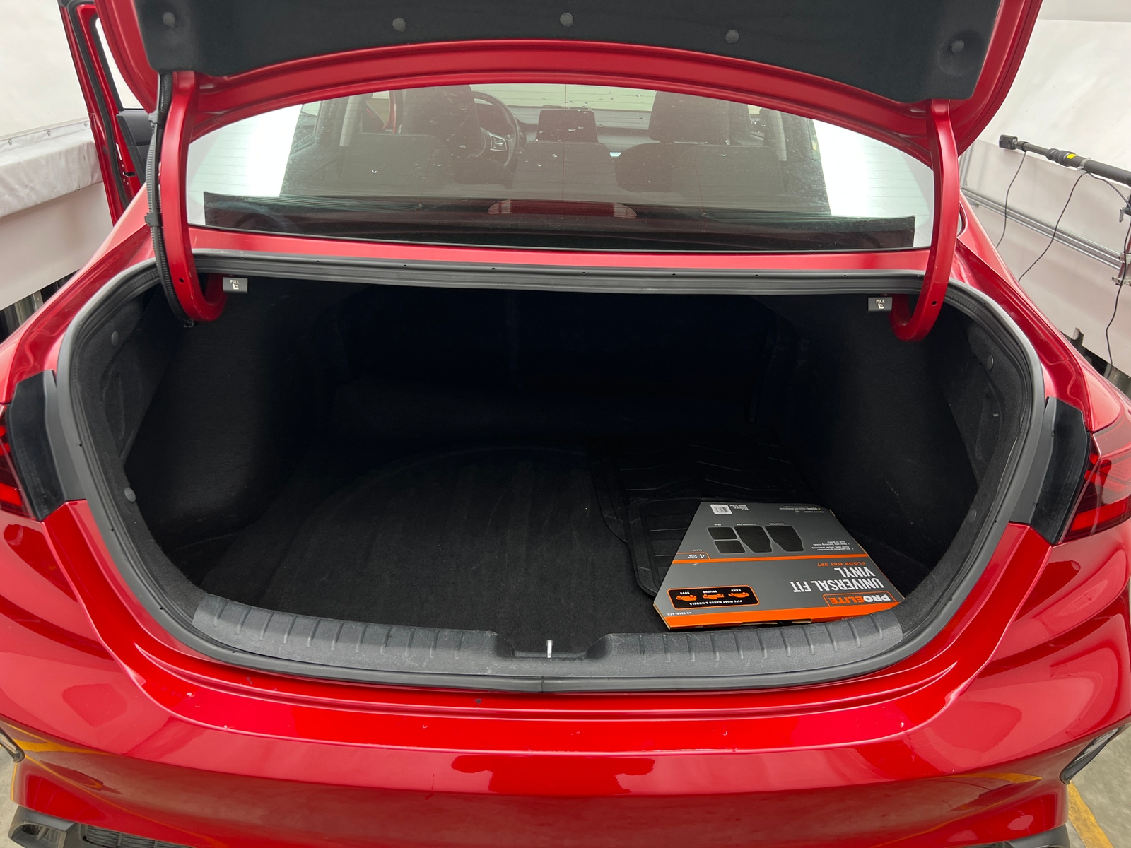 Thumbnail: 2024 Kia Forte - 7