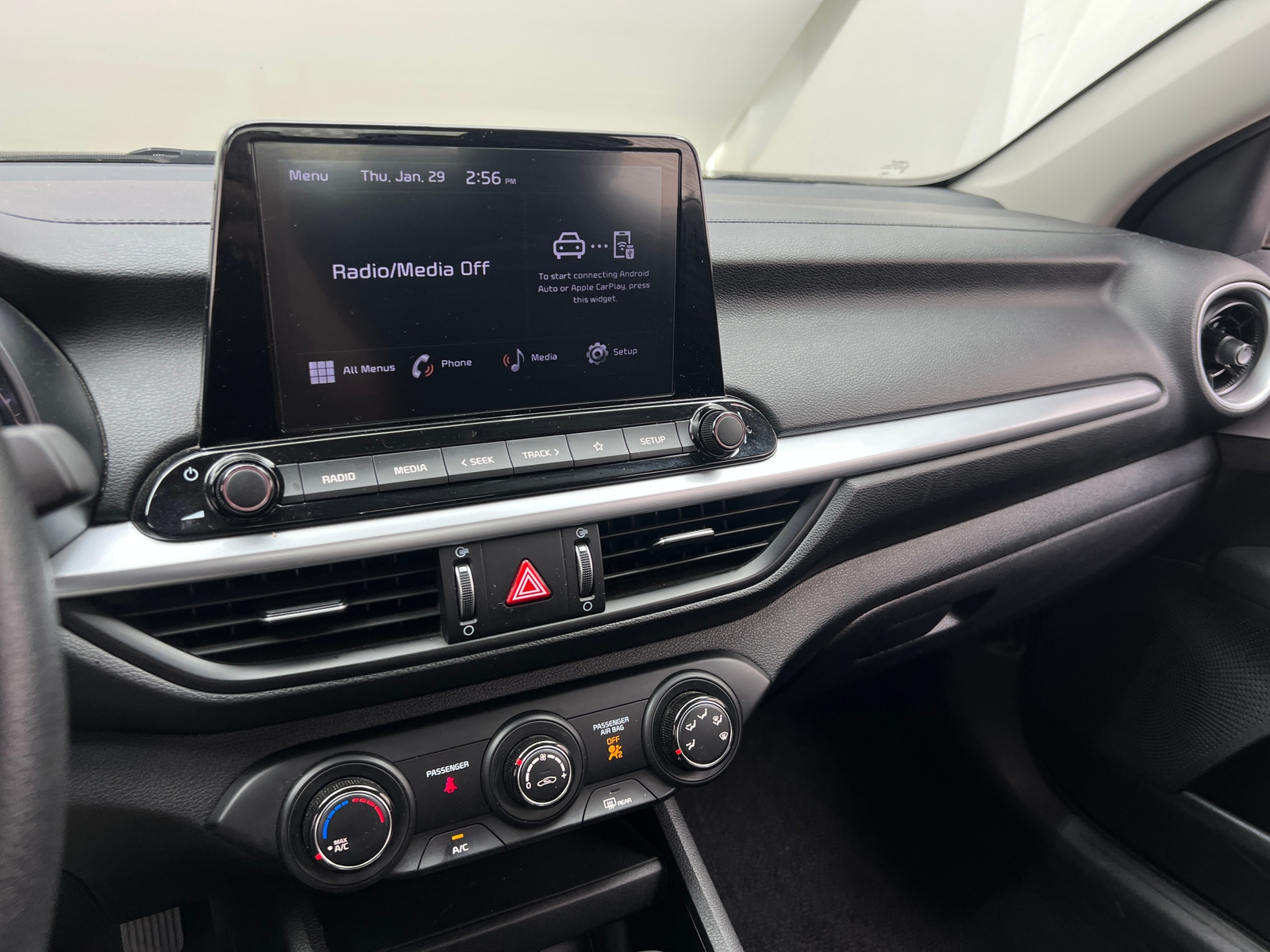 Thumbnail: 2024 Kia Forte - 4