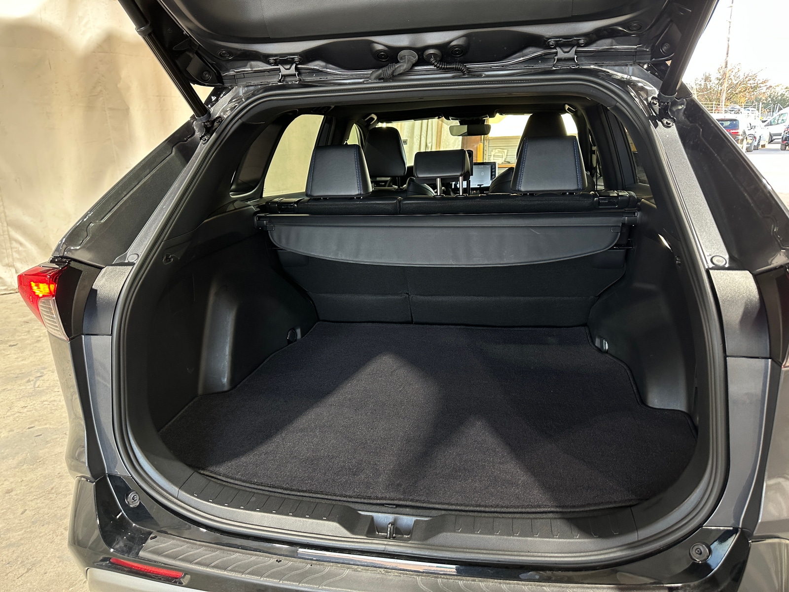 Thumbnail: 2022 Toyota RAV4 - 6