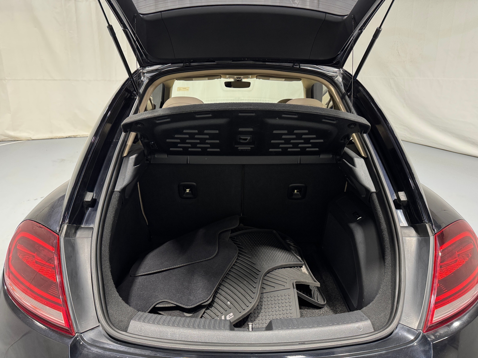 Thumbnail: 2018 Volkswagen Beetle - 6