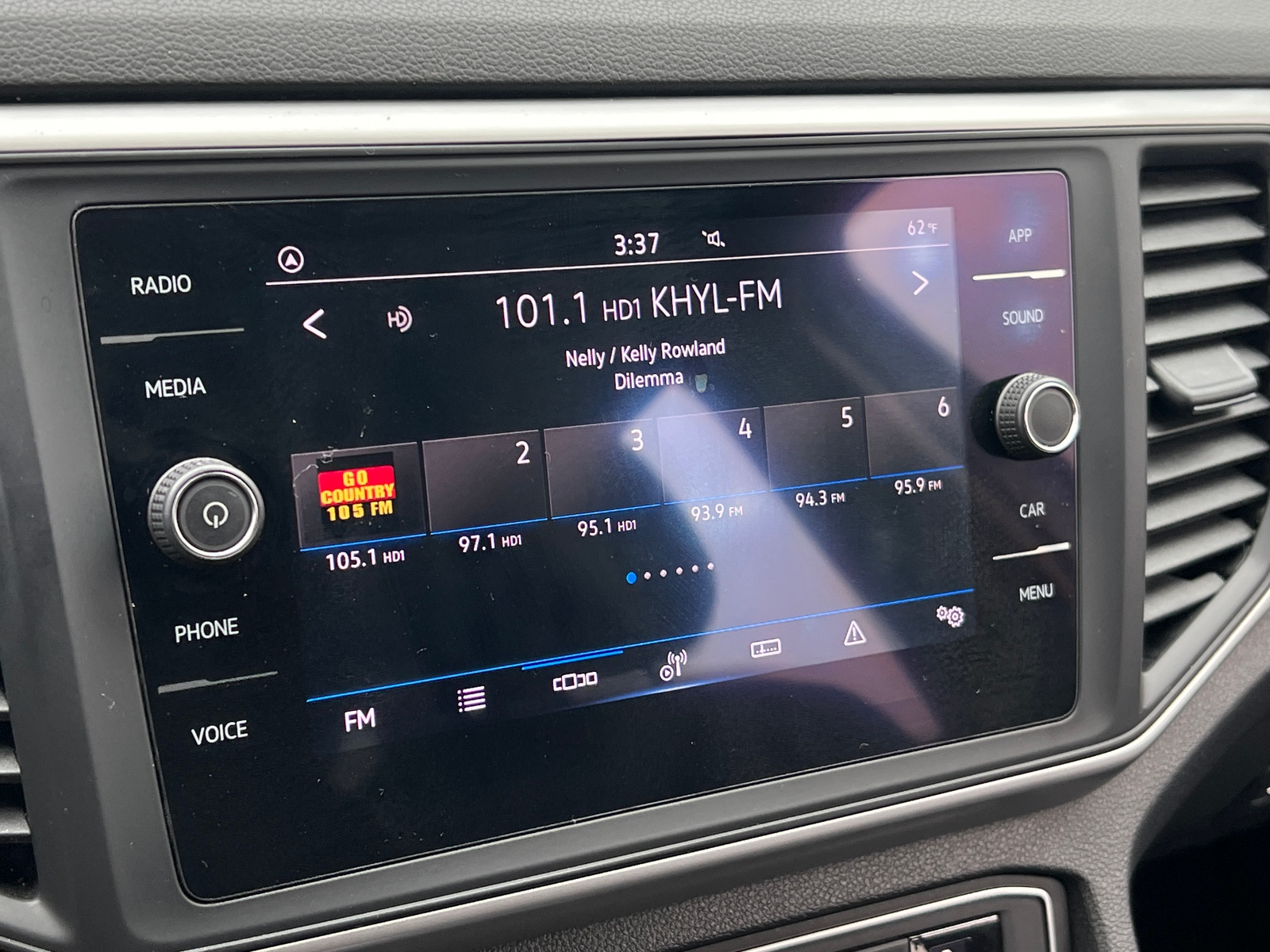 Thumbnail: 2021 Volkswagen Atlas - 3