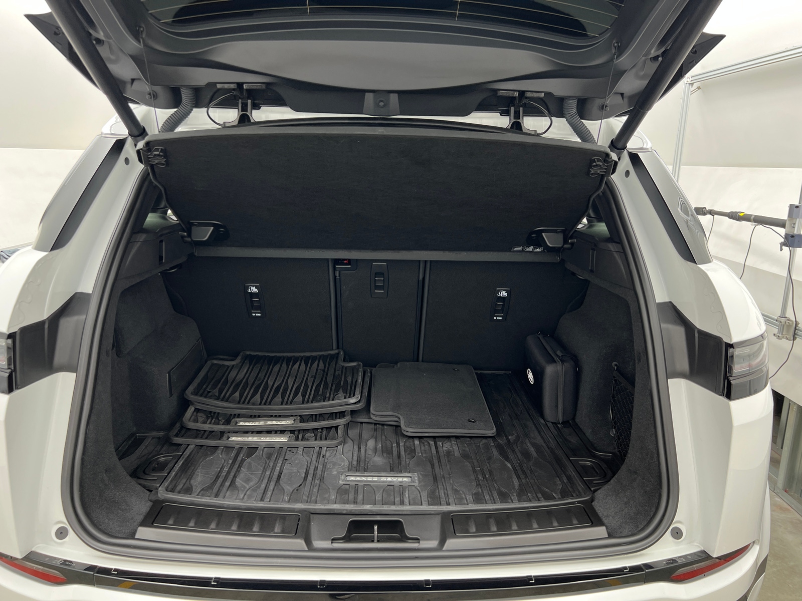 Thumbnail: 2025 Land Rover Range Rover Evoque - 6