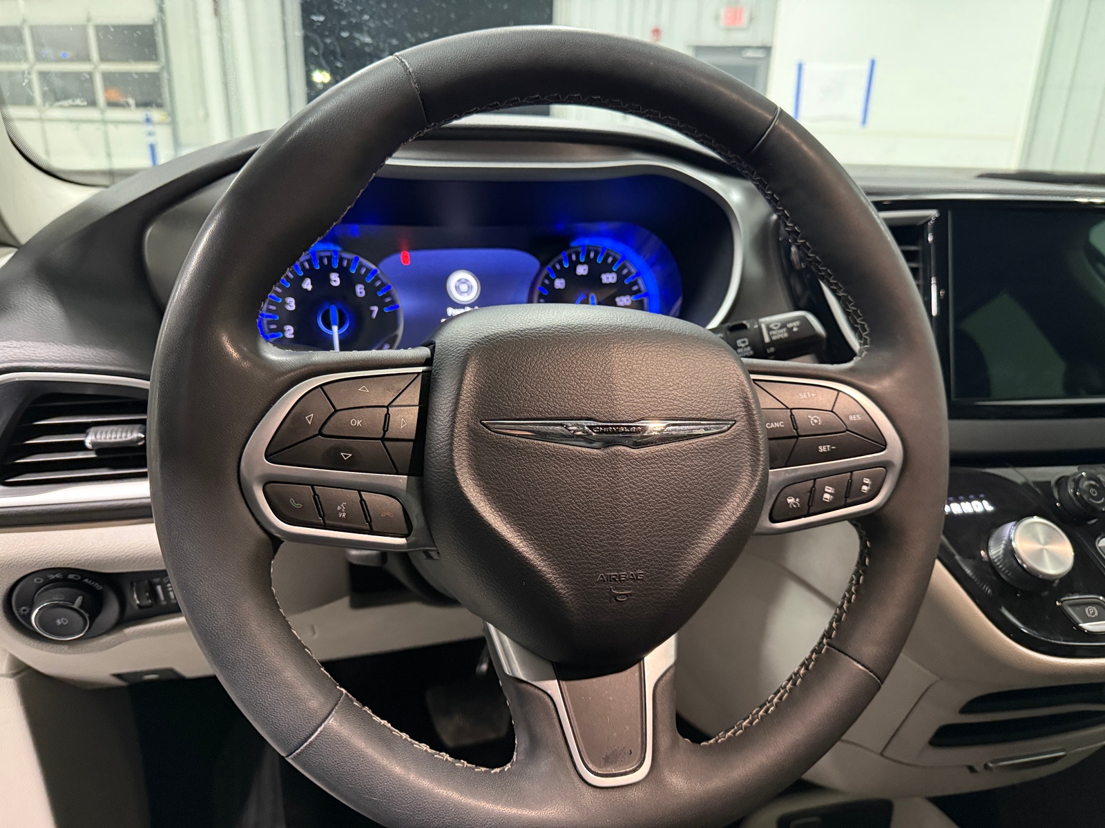 Thumbnail: 2024 Chrysler Pacifica - 4