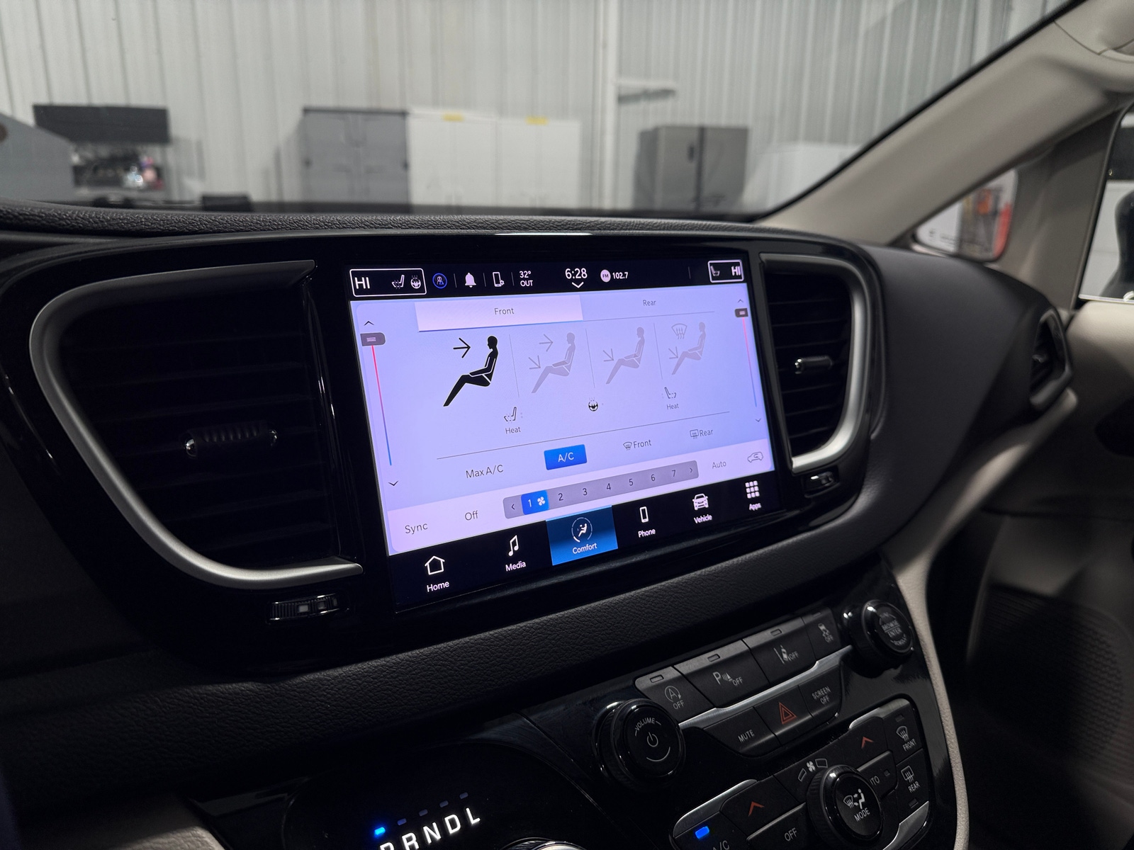 Thumbnail: 2024 Chrysler Pacifica - 3