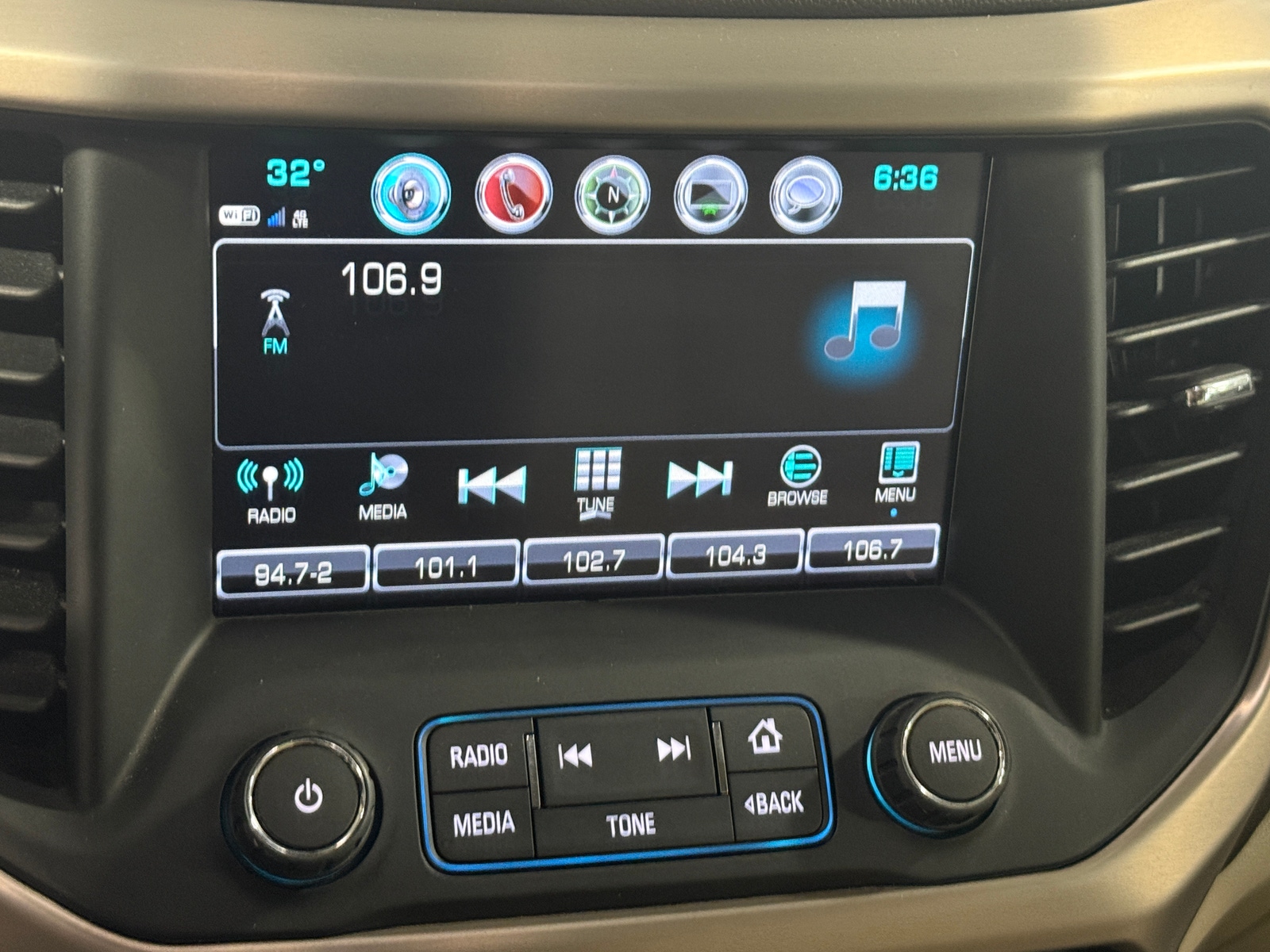 Thumbnail: 2017 GMC Acadia - 3