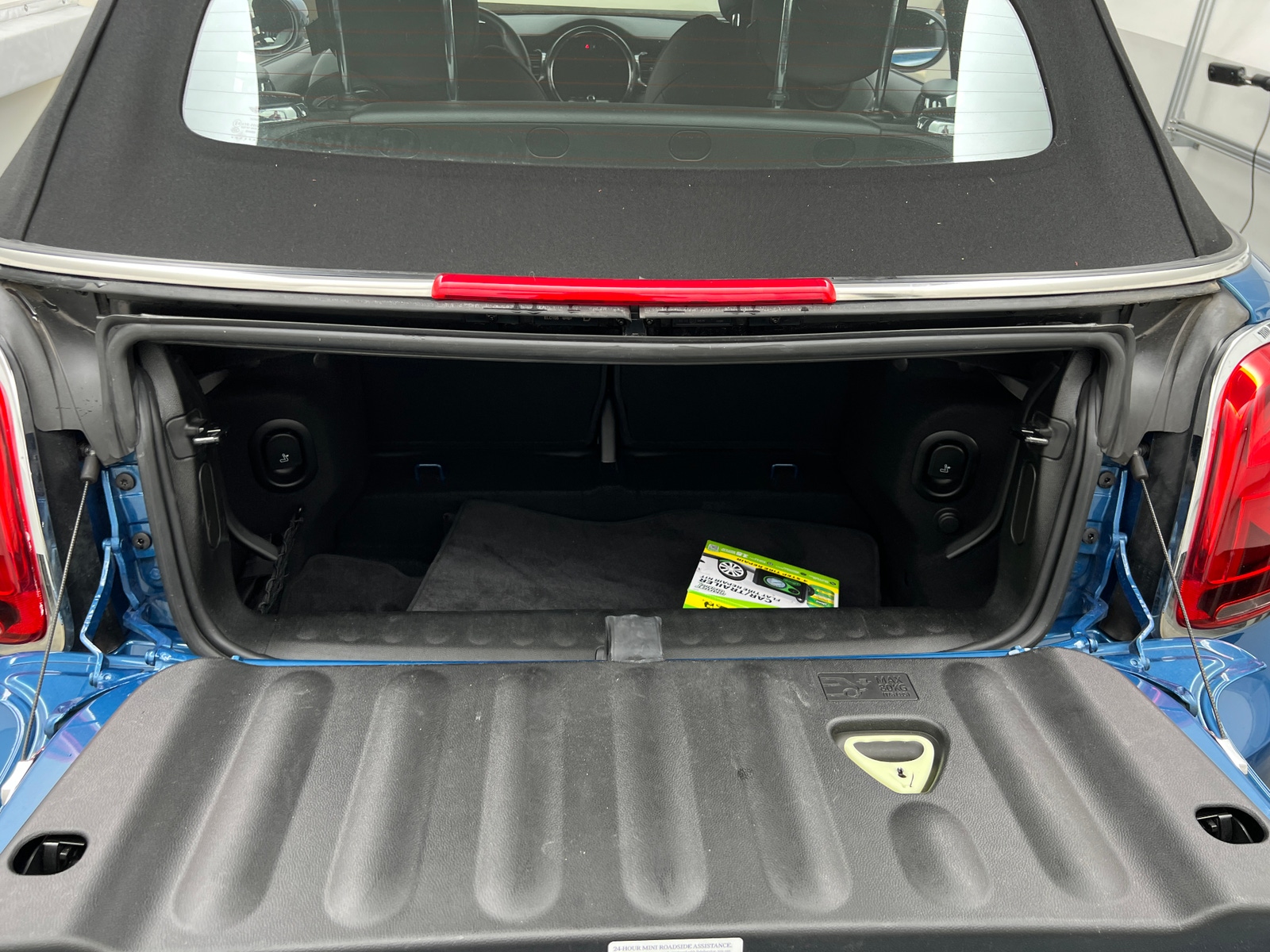 Thumbnail: 2024 MINI Cooper Convertible - 6