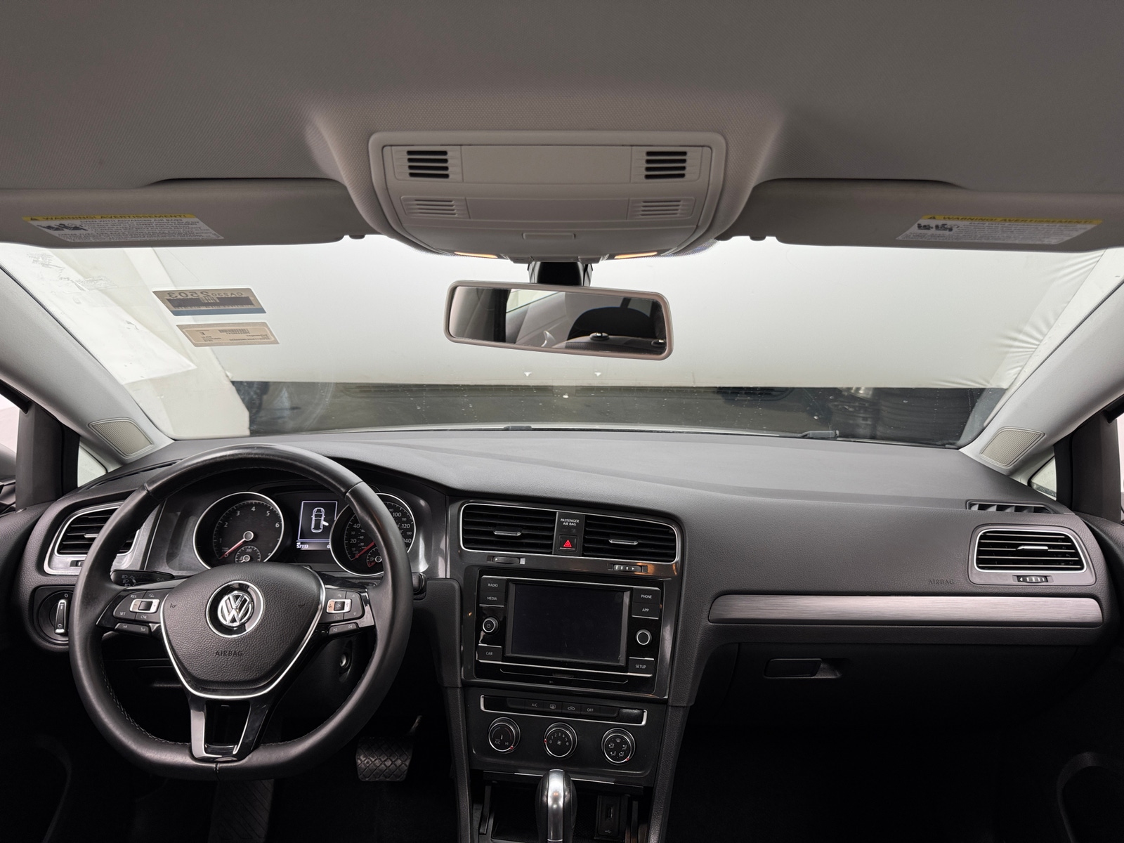 Thumbnail: 2018 Volkswagen Golf - 3