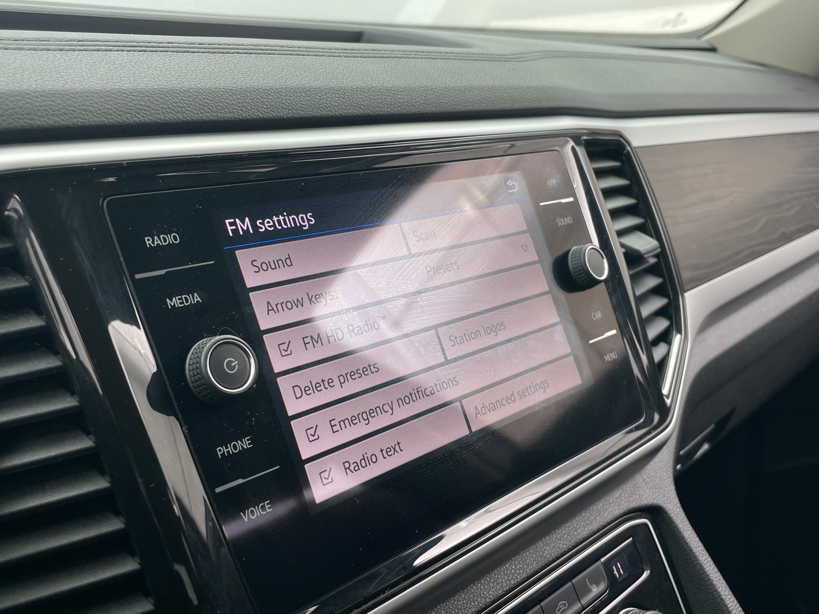 Thumbnail: 2022 Volkswagen Atlas - 3