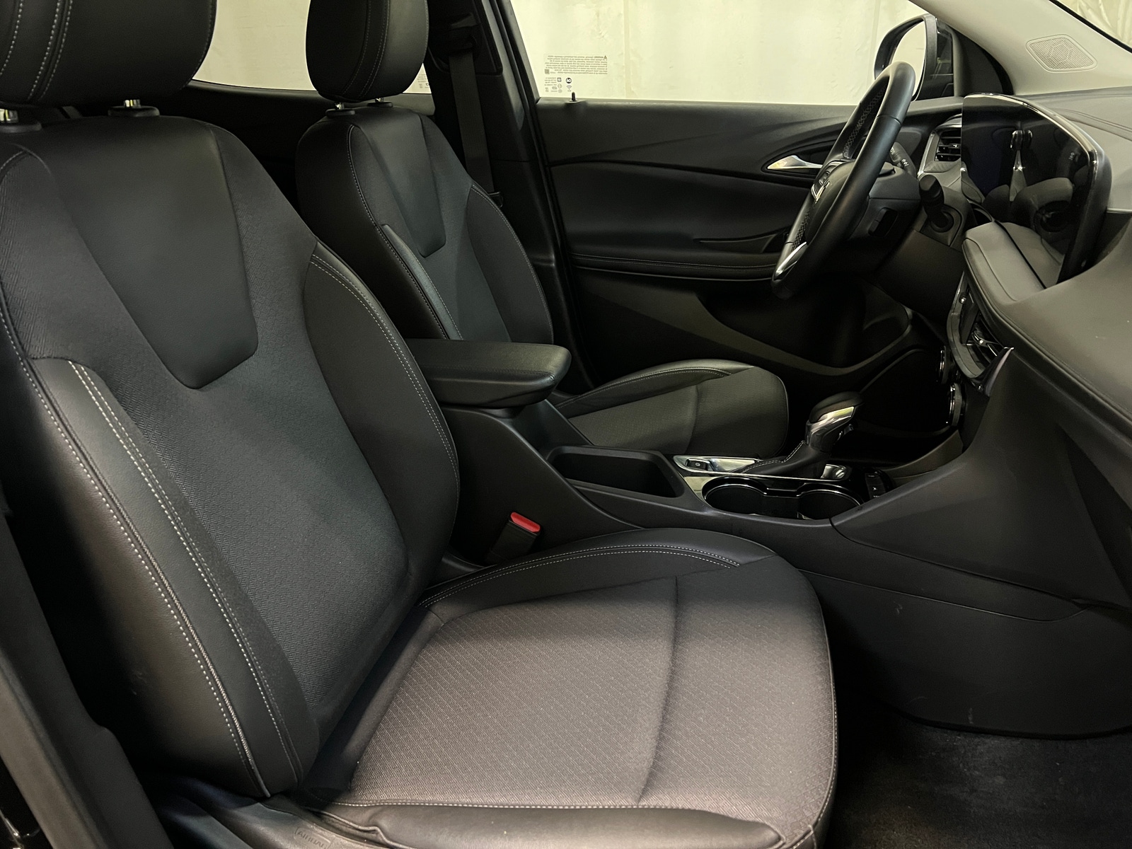 Thumbnail: 2025 Buick Encore GX - 2