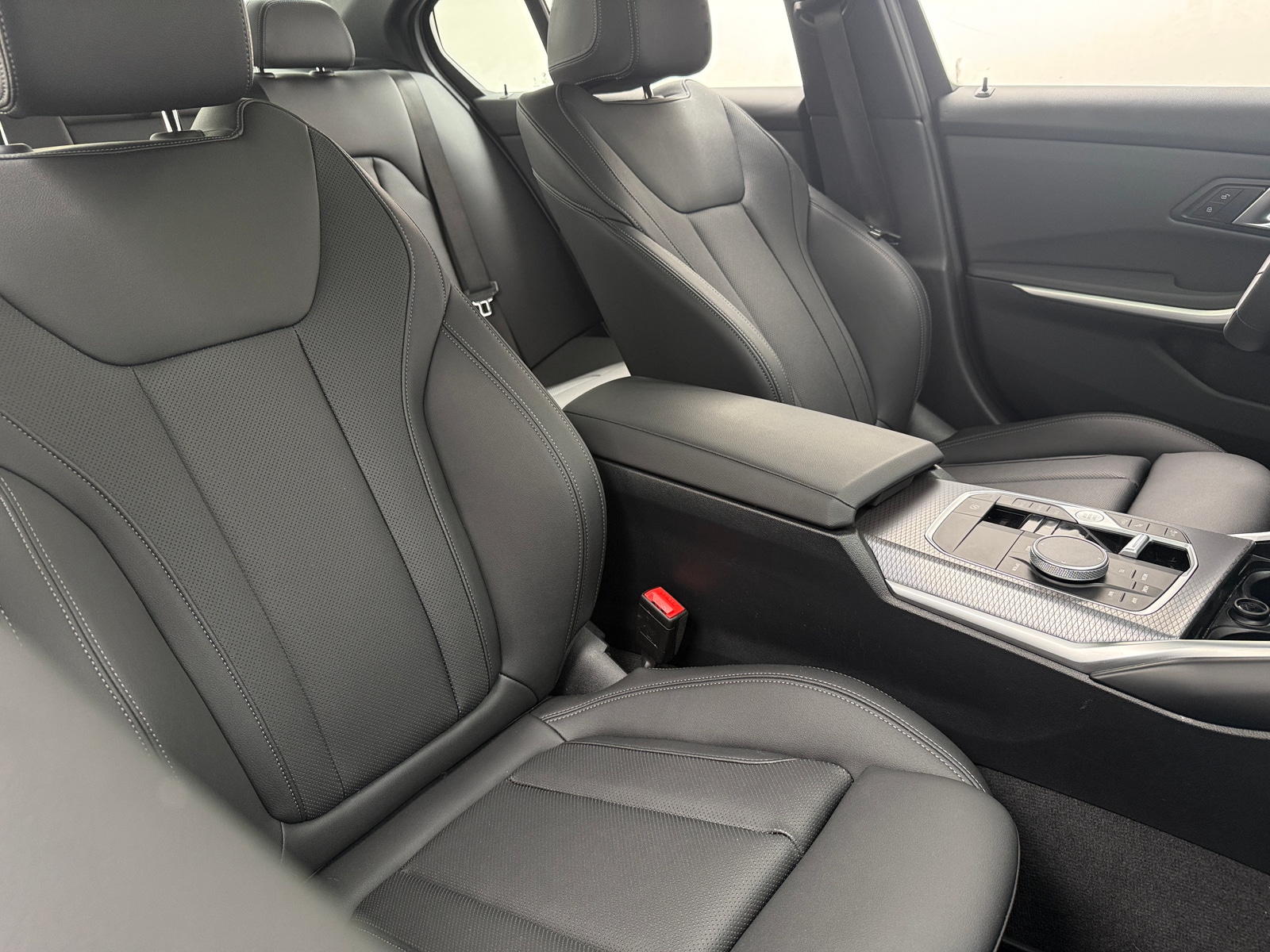 Thumbnail: 2025 BMW 3 Series - 2