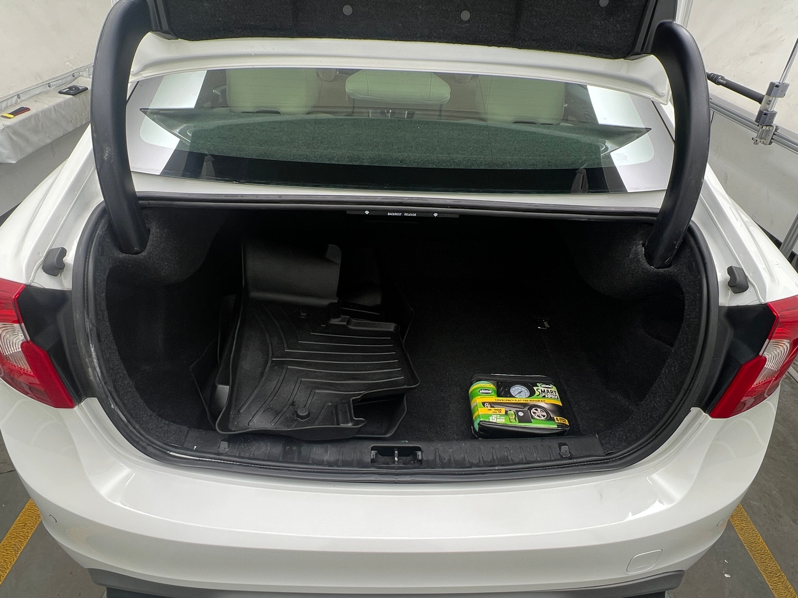 Thumbnail: 2018 Volvo S60 - 6