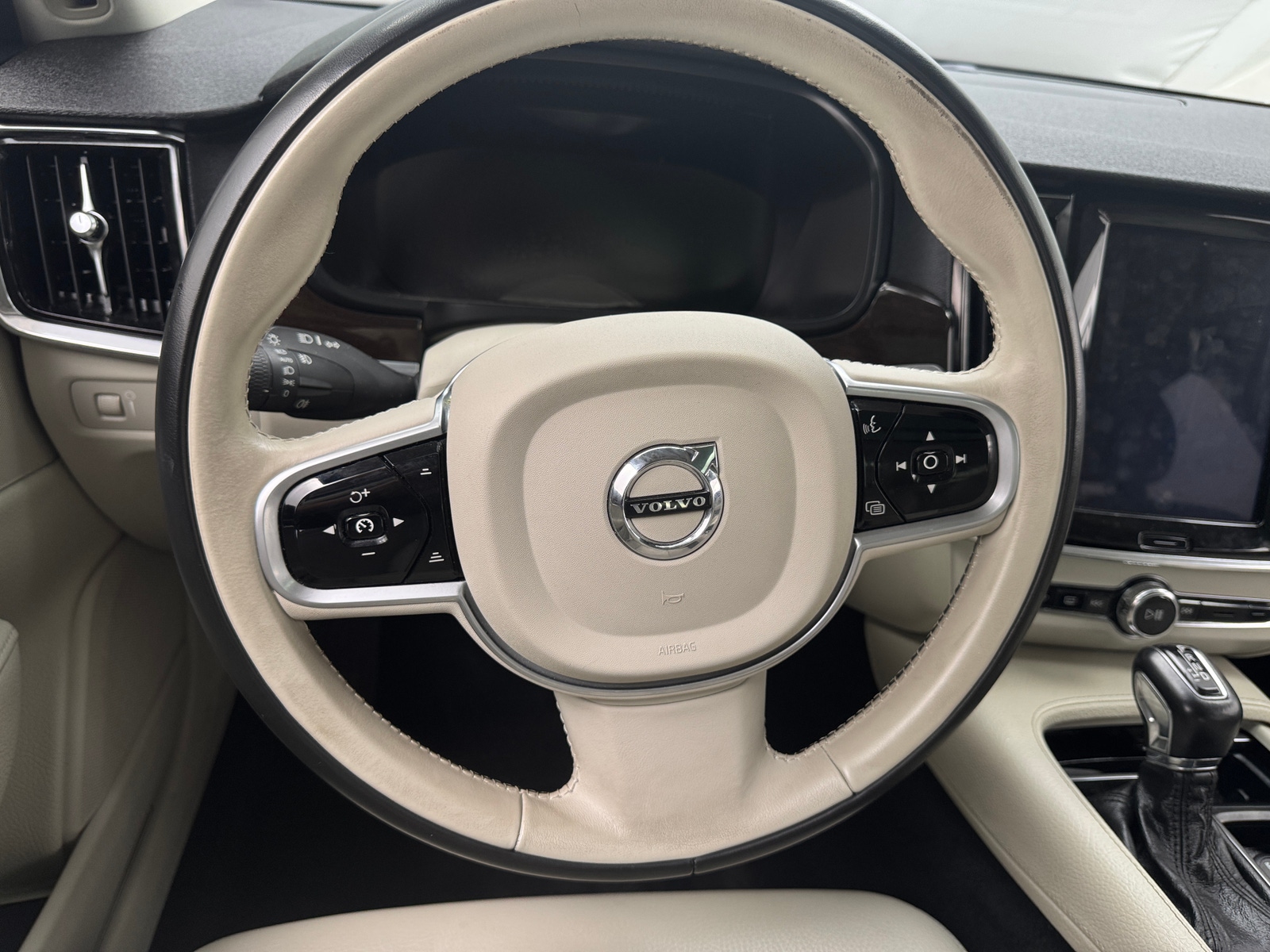 Thumbnail: 2018 Volvo S90 - 4