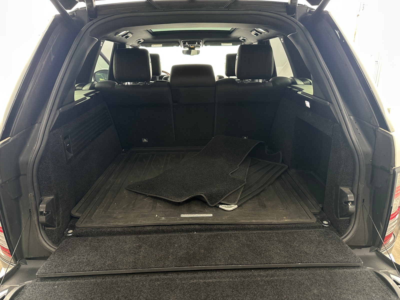 Thumbnail: 2017 Land Rover Range Rover - 6