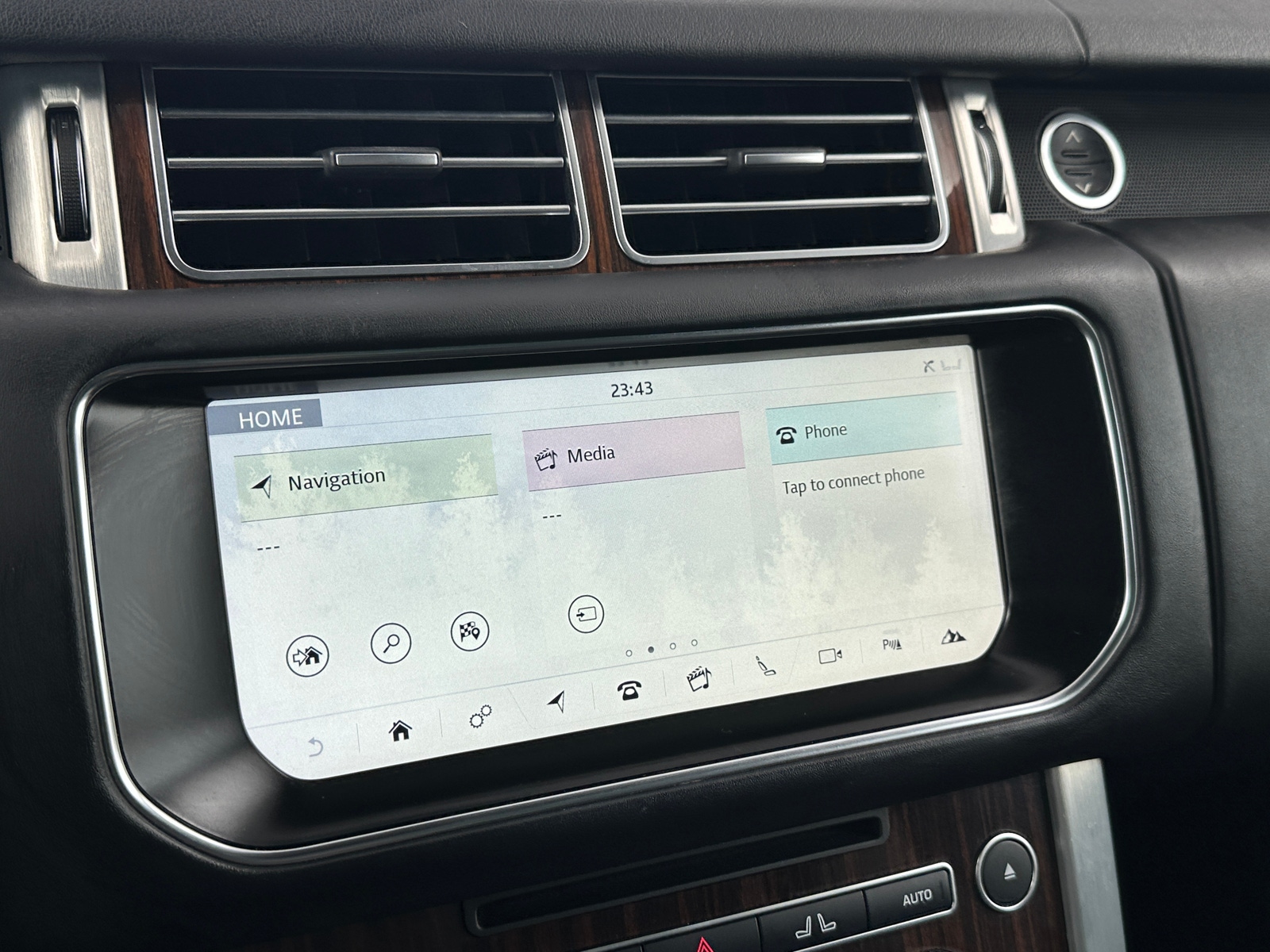 Thumbnail: 2017 Land Rover Range Rover - 3