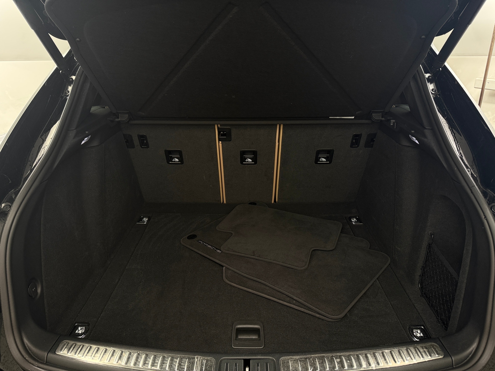 Thumbnail: 2025 Porsche Macan - 6