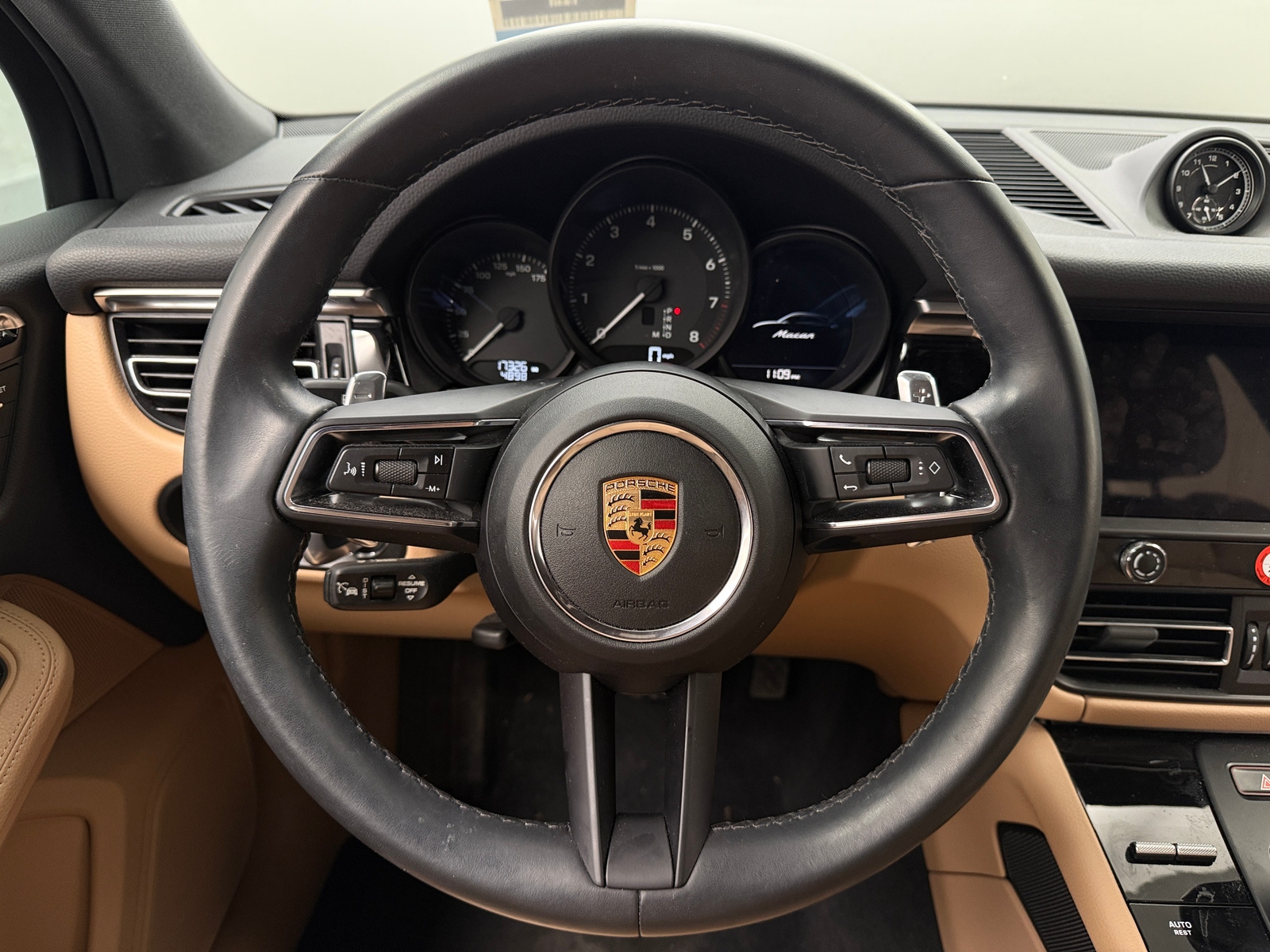 Thumbnail: 2023 Porsche Macan - 4